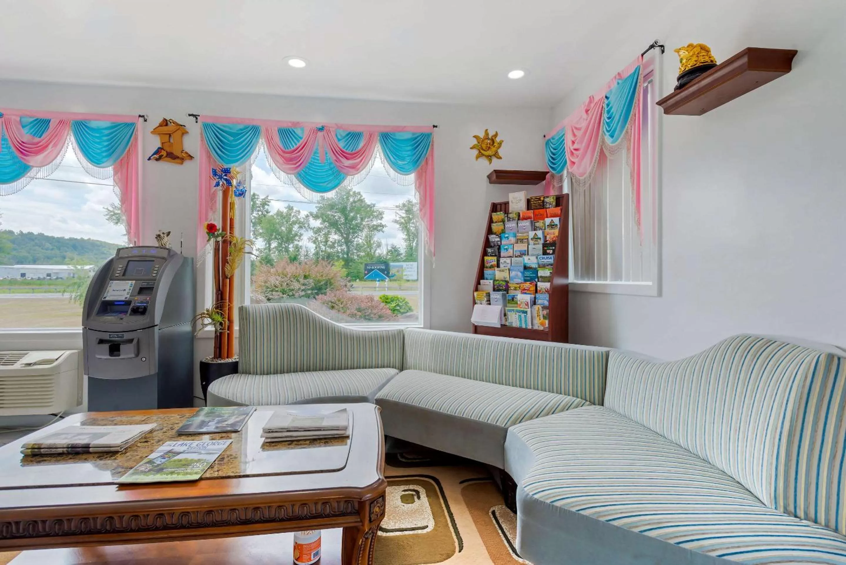 Lobby or reception in Rodeway Inn & Suites New Paltz - Hudson Valley