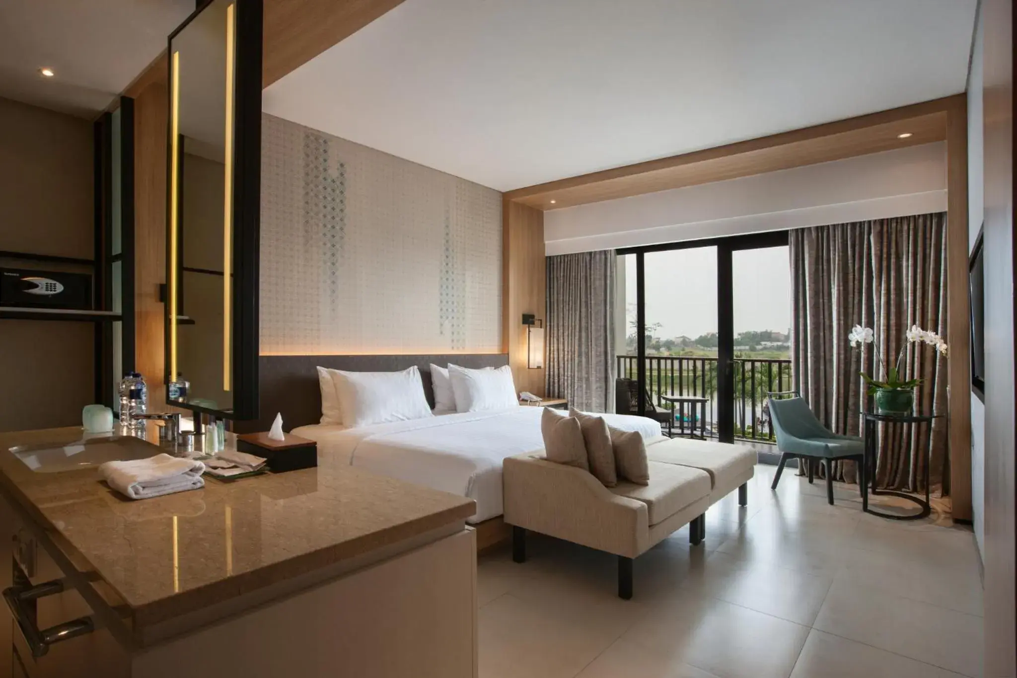 Deluxe Room Hollywood Lake View in Hotel Santika Premiere Bandara Palembang Deluxe Room Hollywood Lake View in Hotel Santika Premiere Bandara Palembang