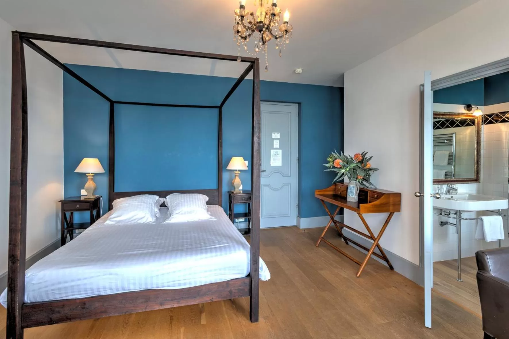 Bedroom, Bed in Hotel Le Rayon Vert