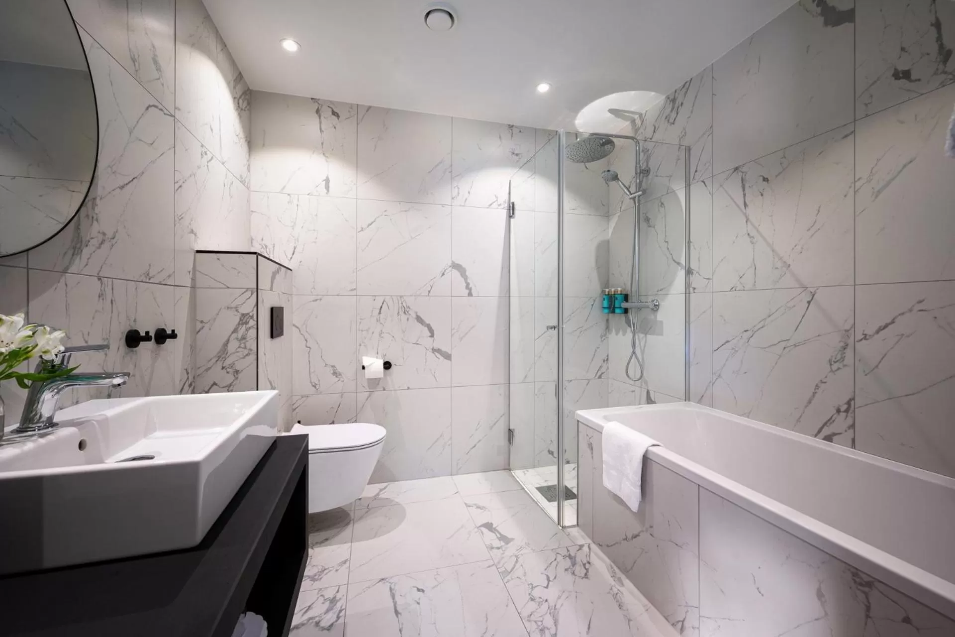 Shower in Karl Johan Hotel