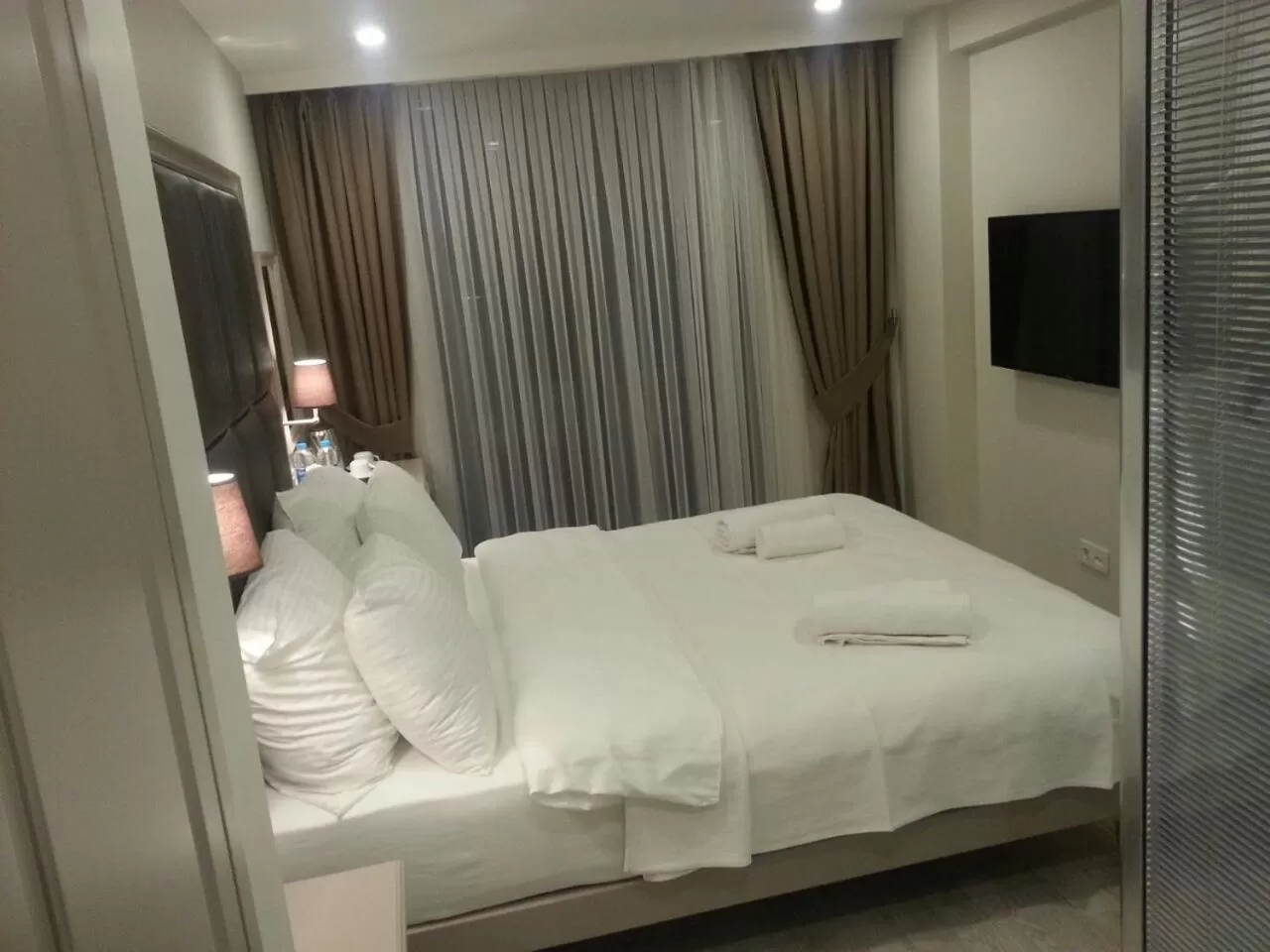 Bed in Perla Galata Hotel