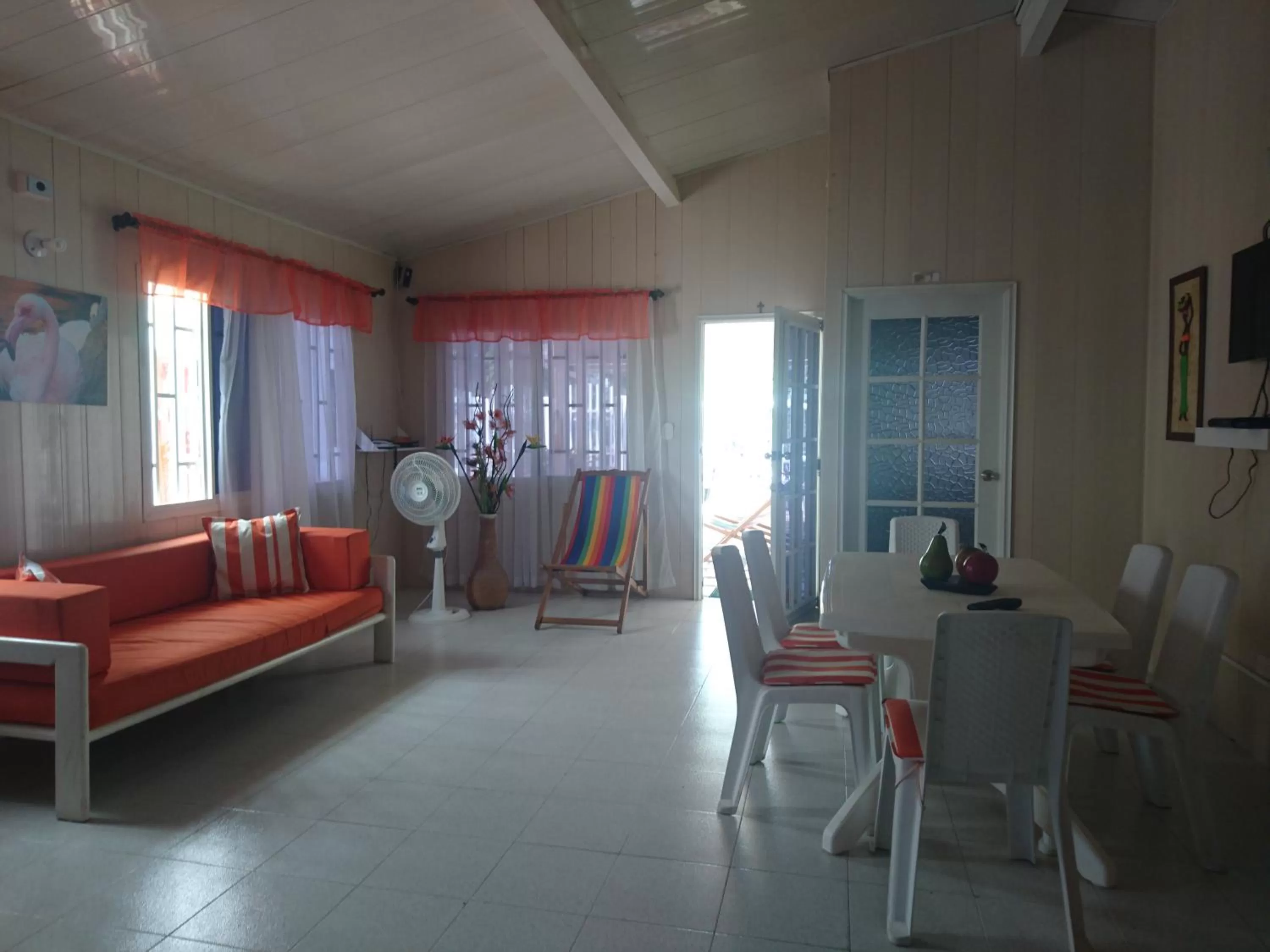 Communal lounge/ TV room in Tropical Coral