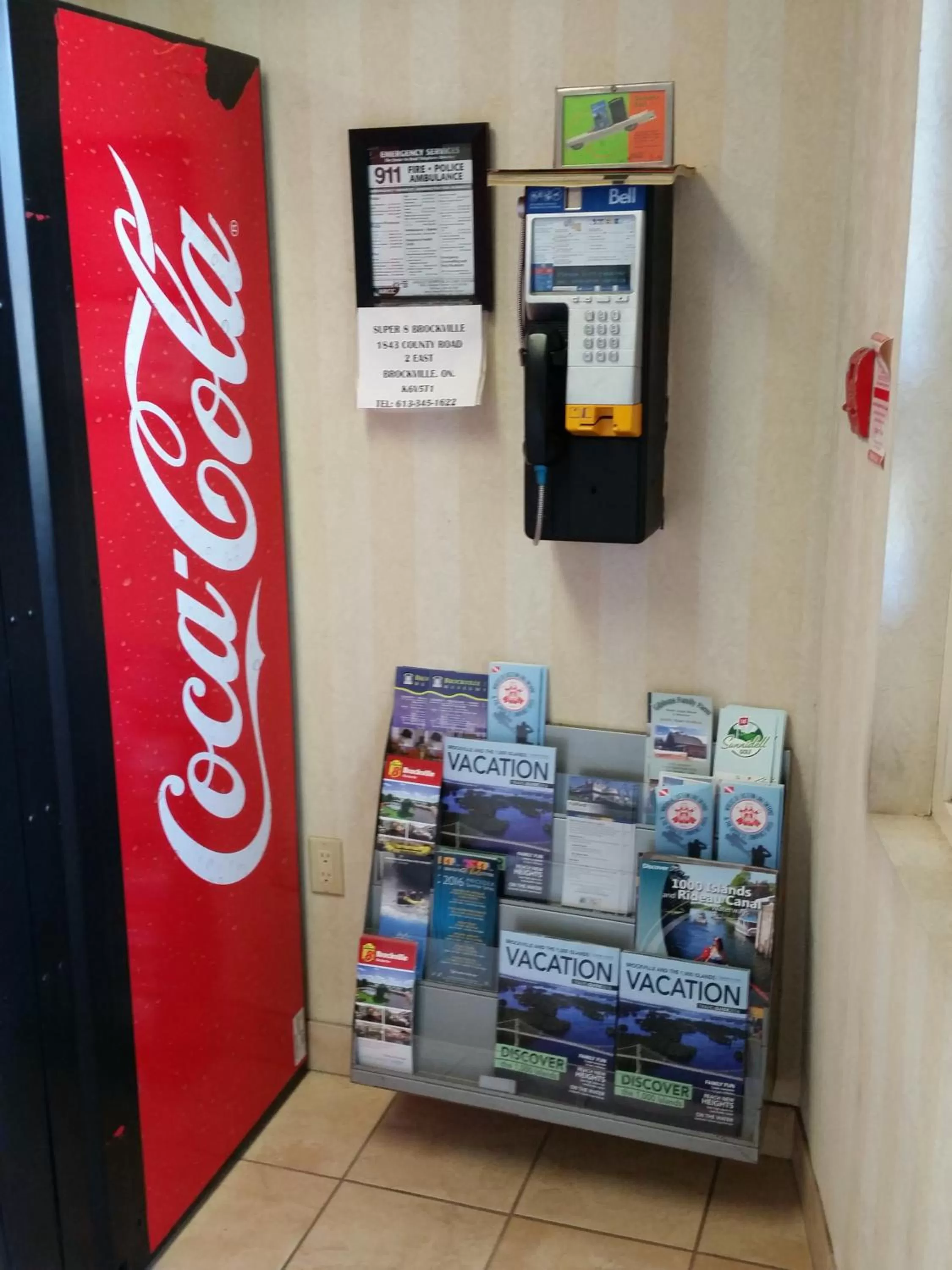 Food and drinks in Super 8 by Wyndham Brockville