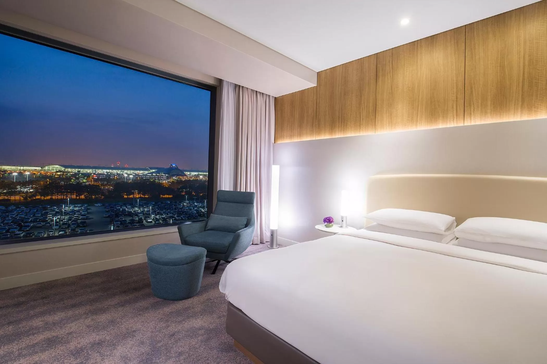 King Room with Airport View - West Tower in Grand Hyatt Incheon