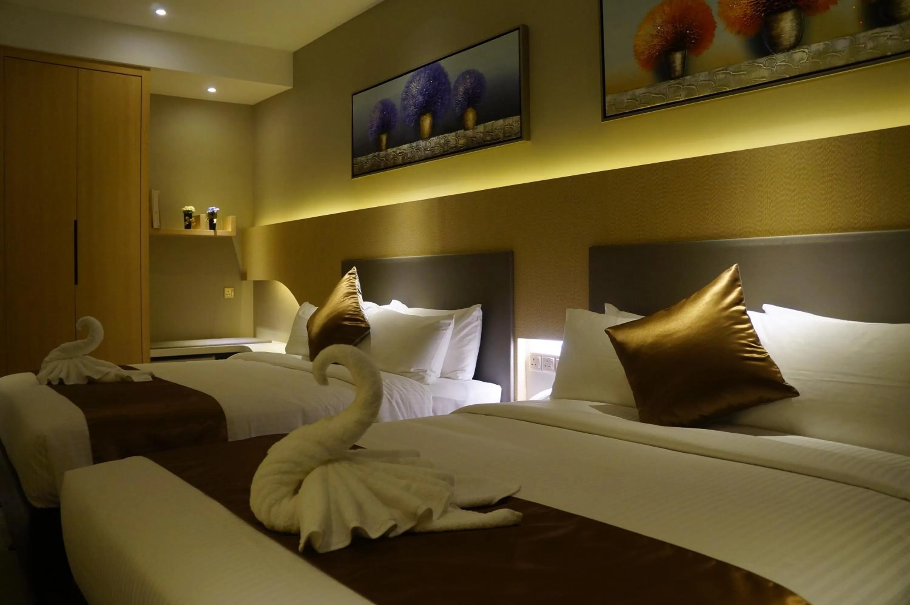 Bedroom, Bed in Greens Hotel & Suites