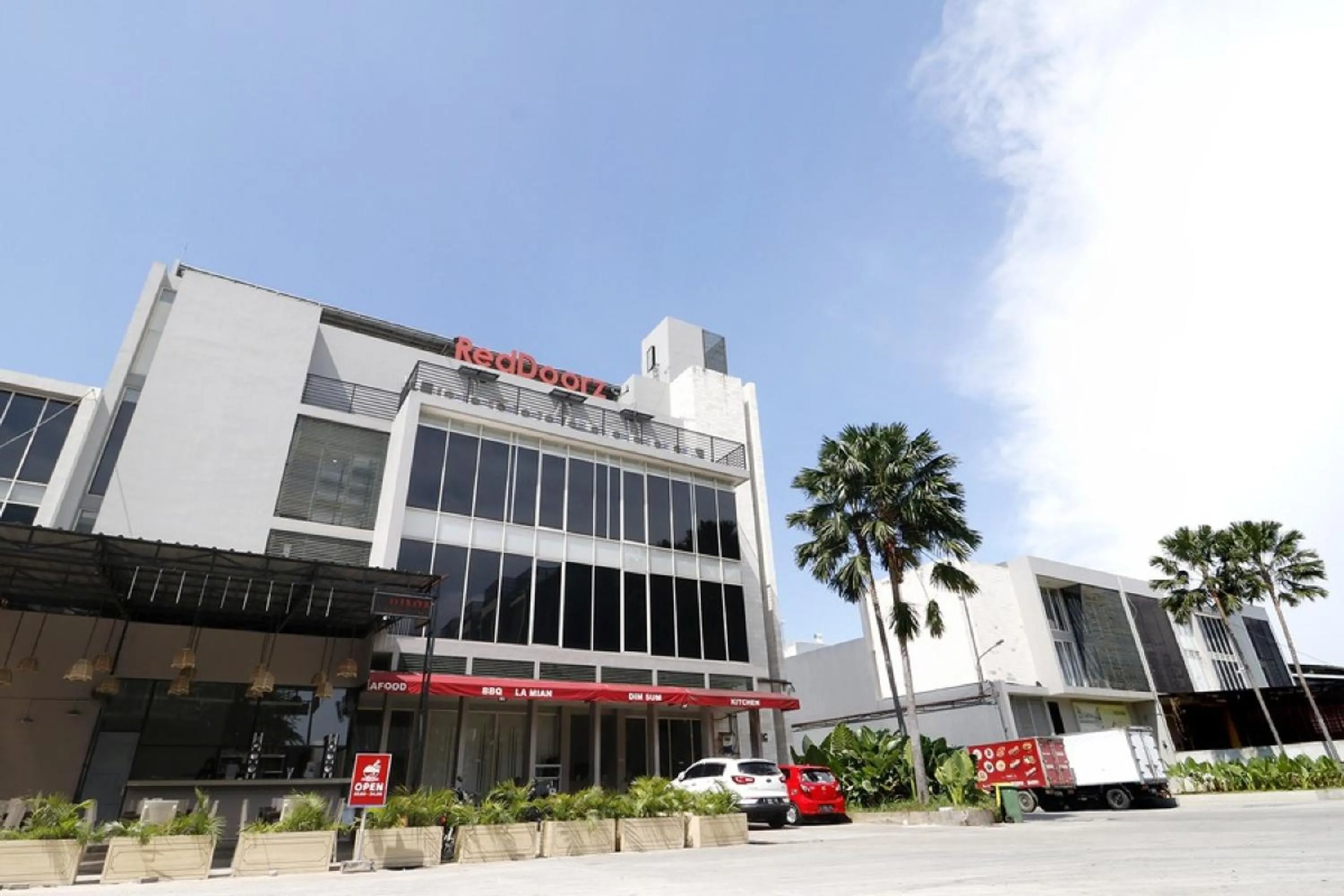 Property building in RedDoorz Plus @ Kapuk Business Park