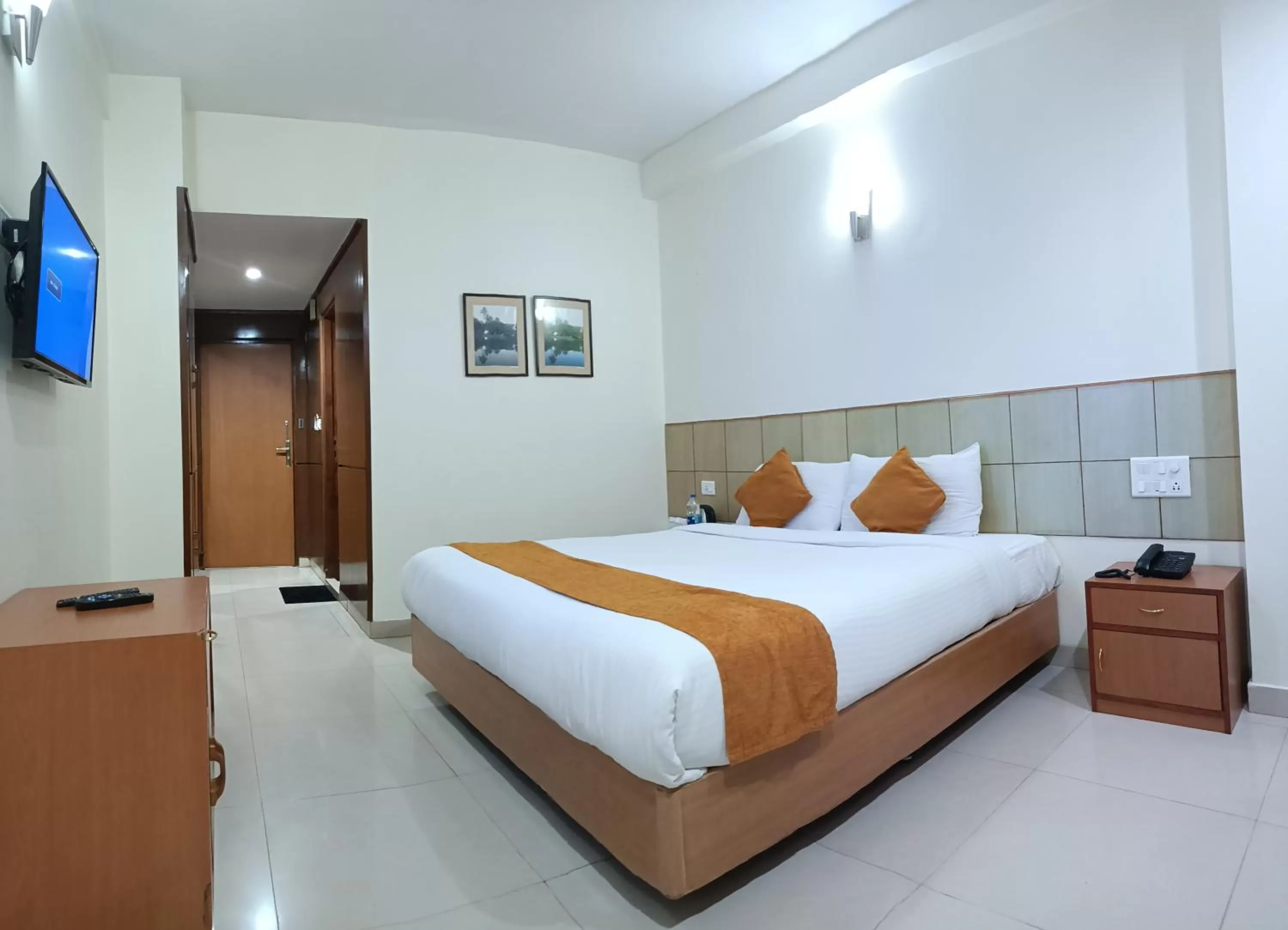 Bedroom, Bed in Hotel Broadways Inn