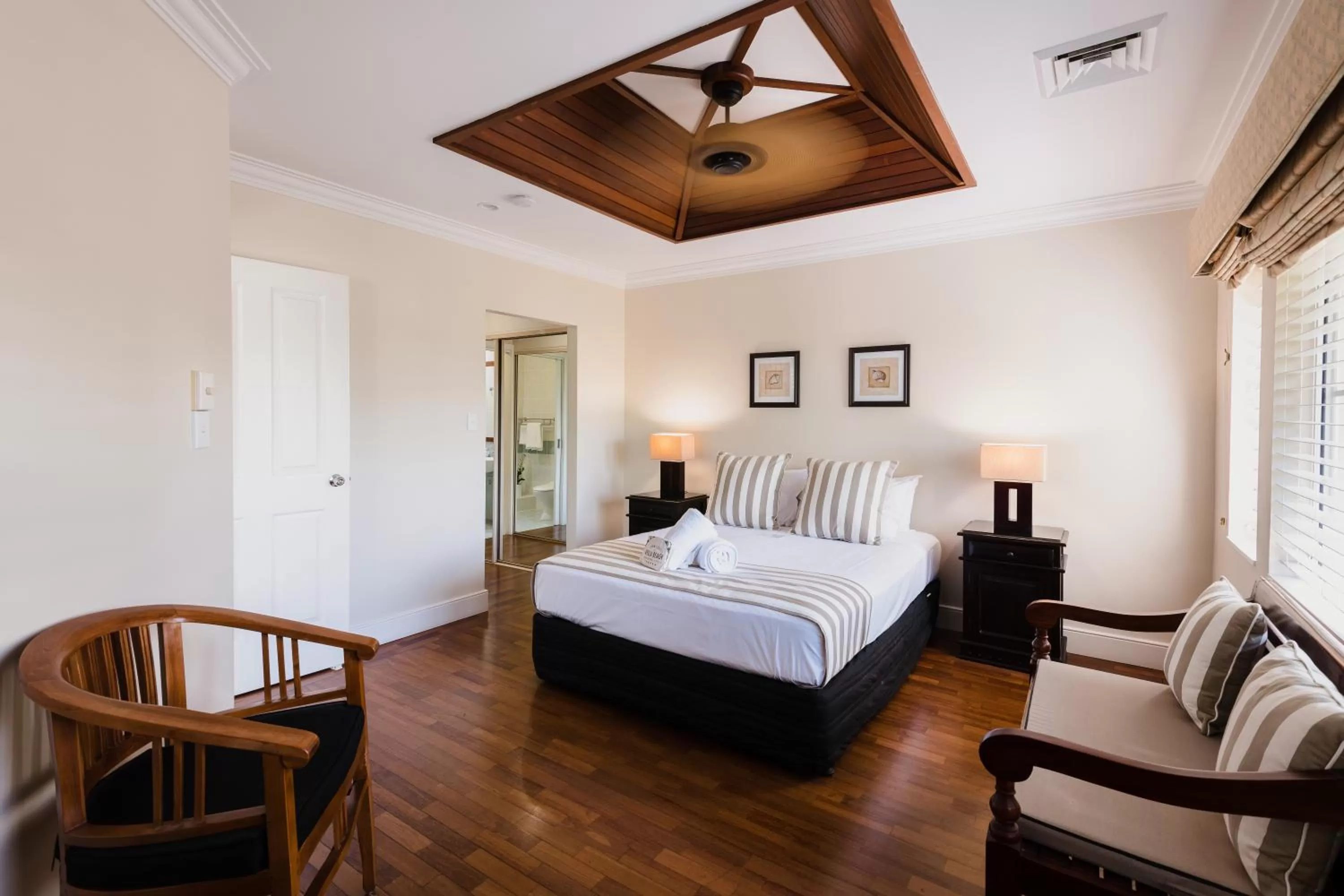 Bed in Villa Beach Palm Cove