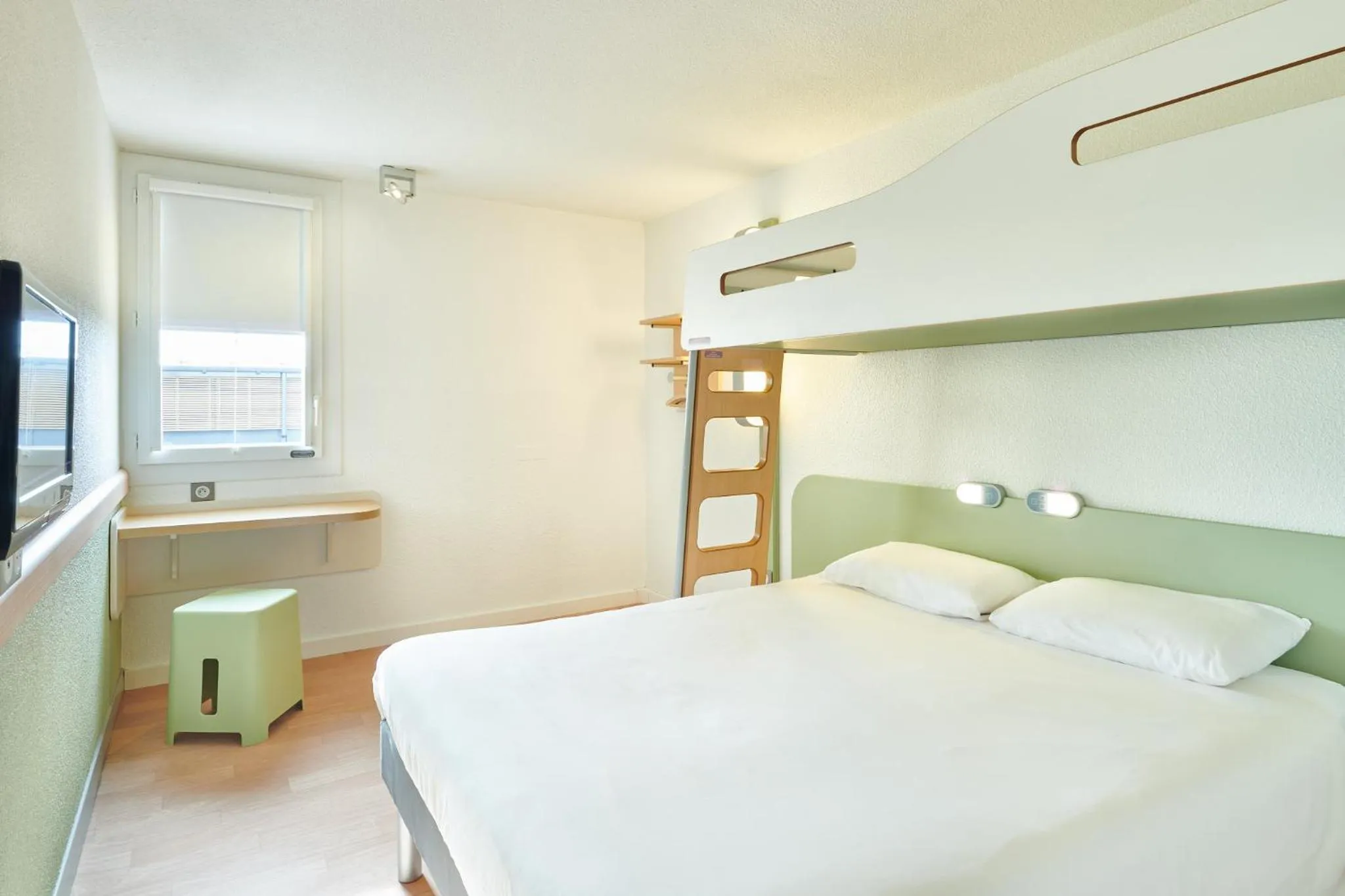 Bedroom, Bed in ibis budget Saint Paul Les Dax