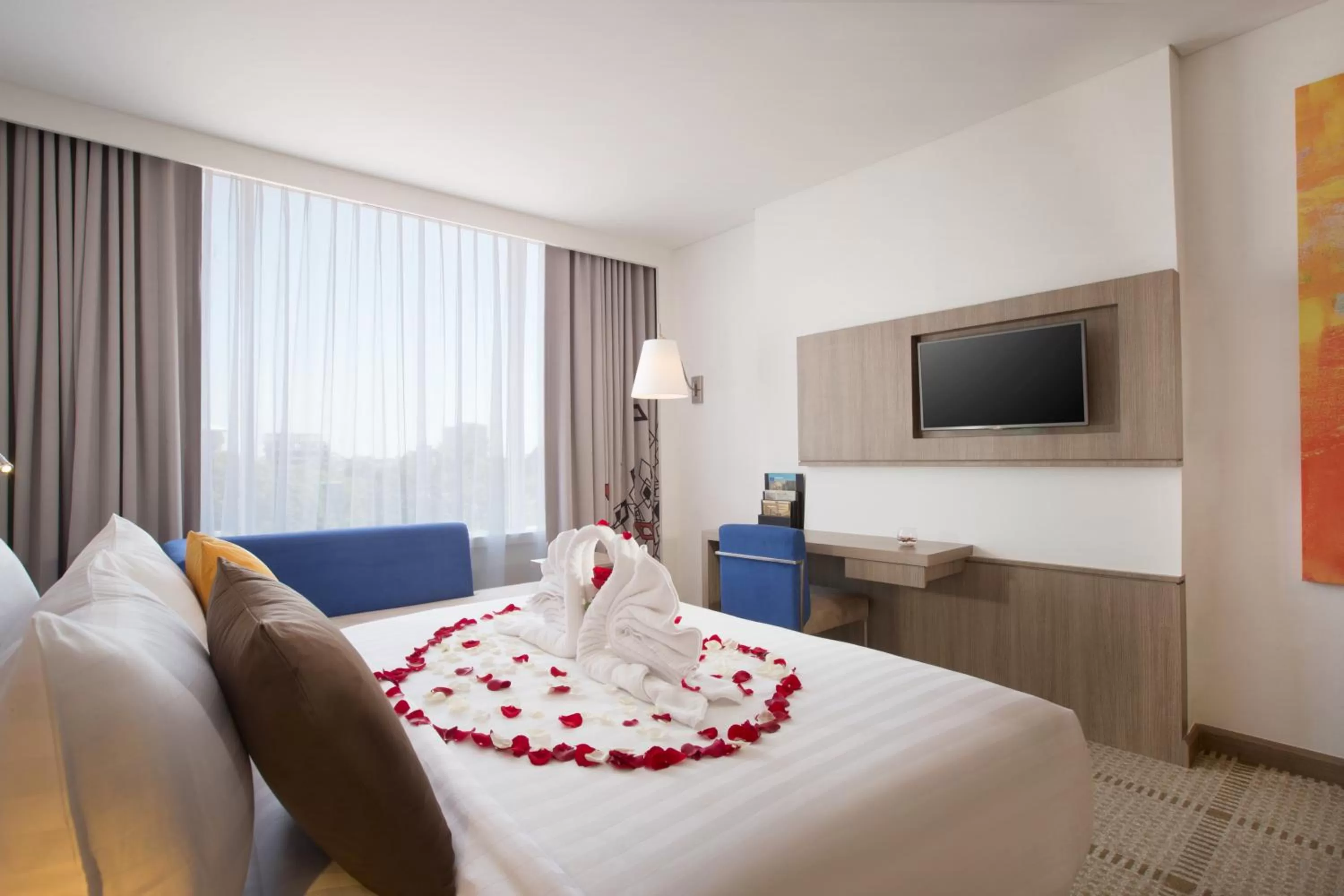 Bedroom, Bed in Novotel Makassar Grand Shayla