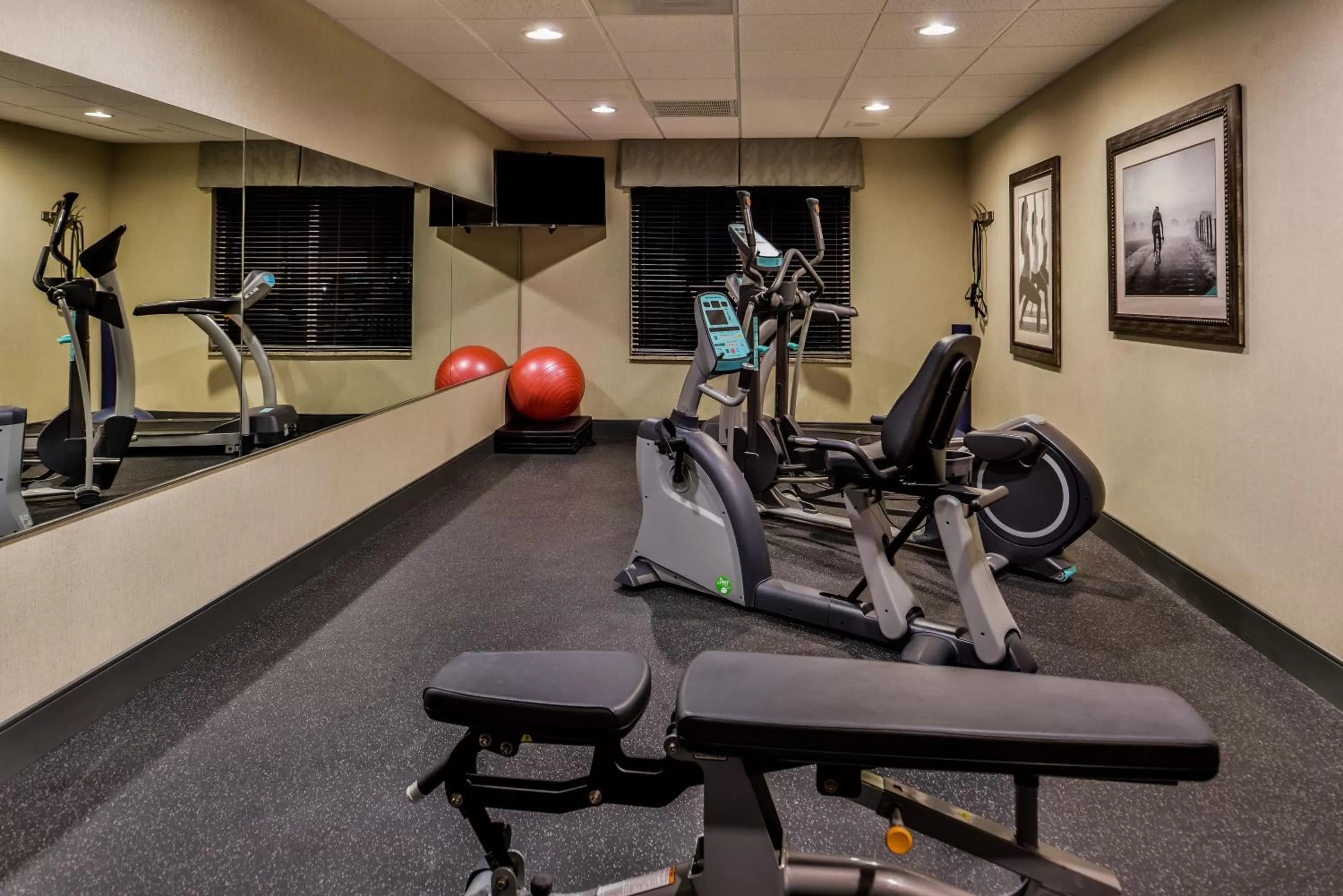 Fitness centre/facilities in Holiday Inn Express & Suites Emporia Northwest by IHG