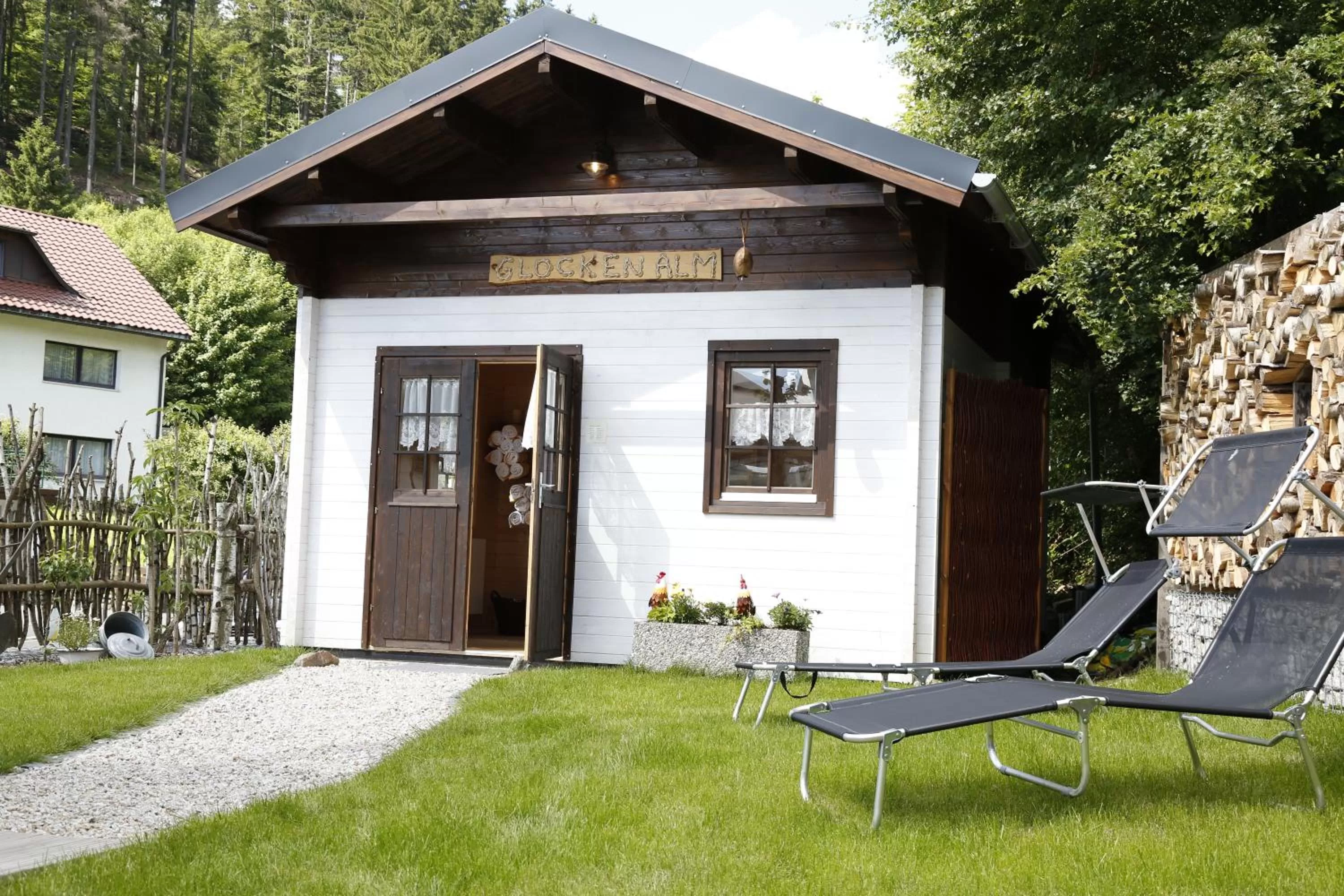 Facade/entrance, Property Building in Hotel Restaurant Brigitte