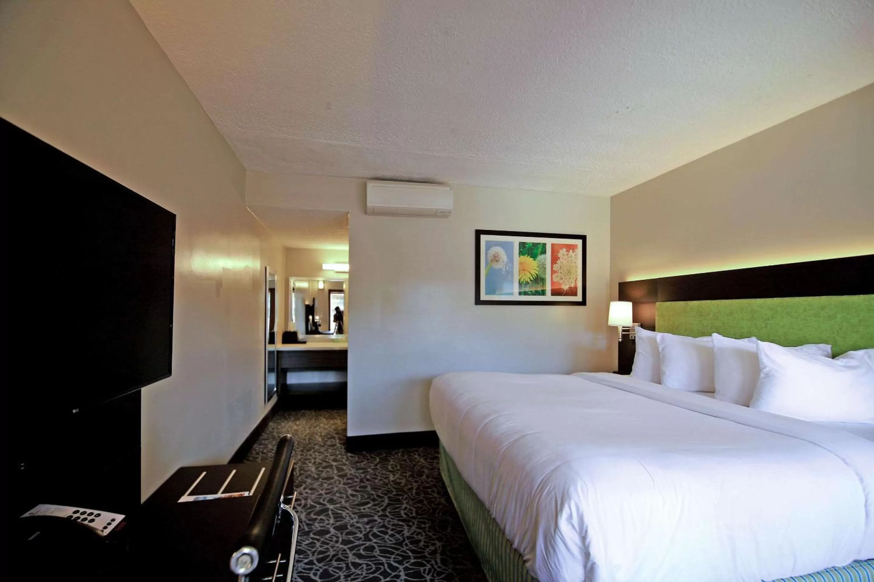 Photo of the whole room, Bed in El Sendero Inn, an Ascend Collection Hotel