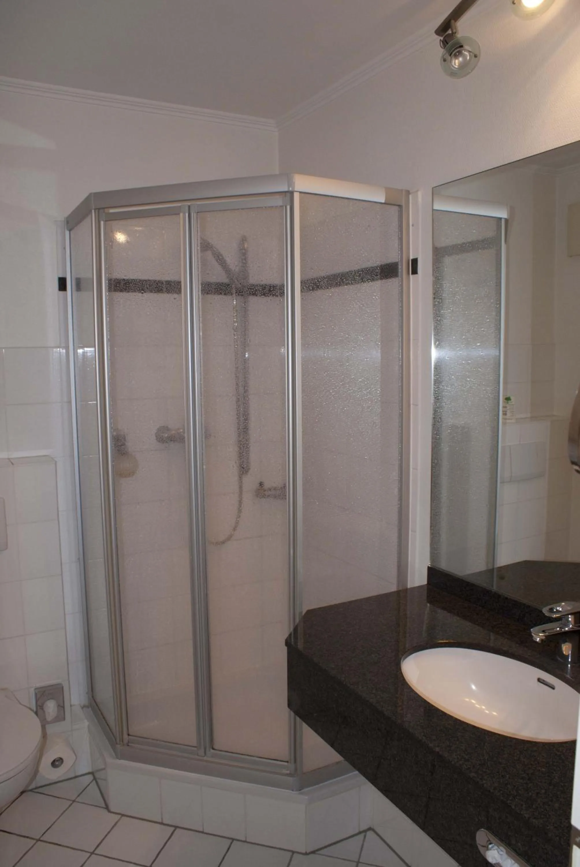 Bathroom in Entrée Groß Borstel Garni Hotel