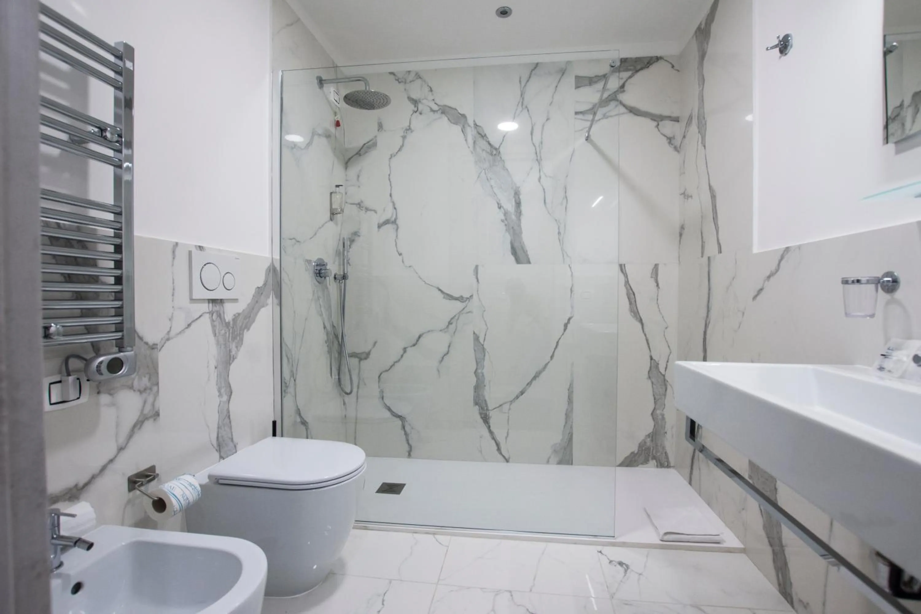 Bathroom in Regolo Rooms Vaticano