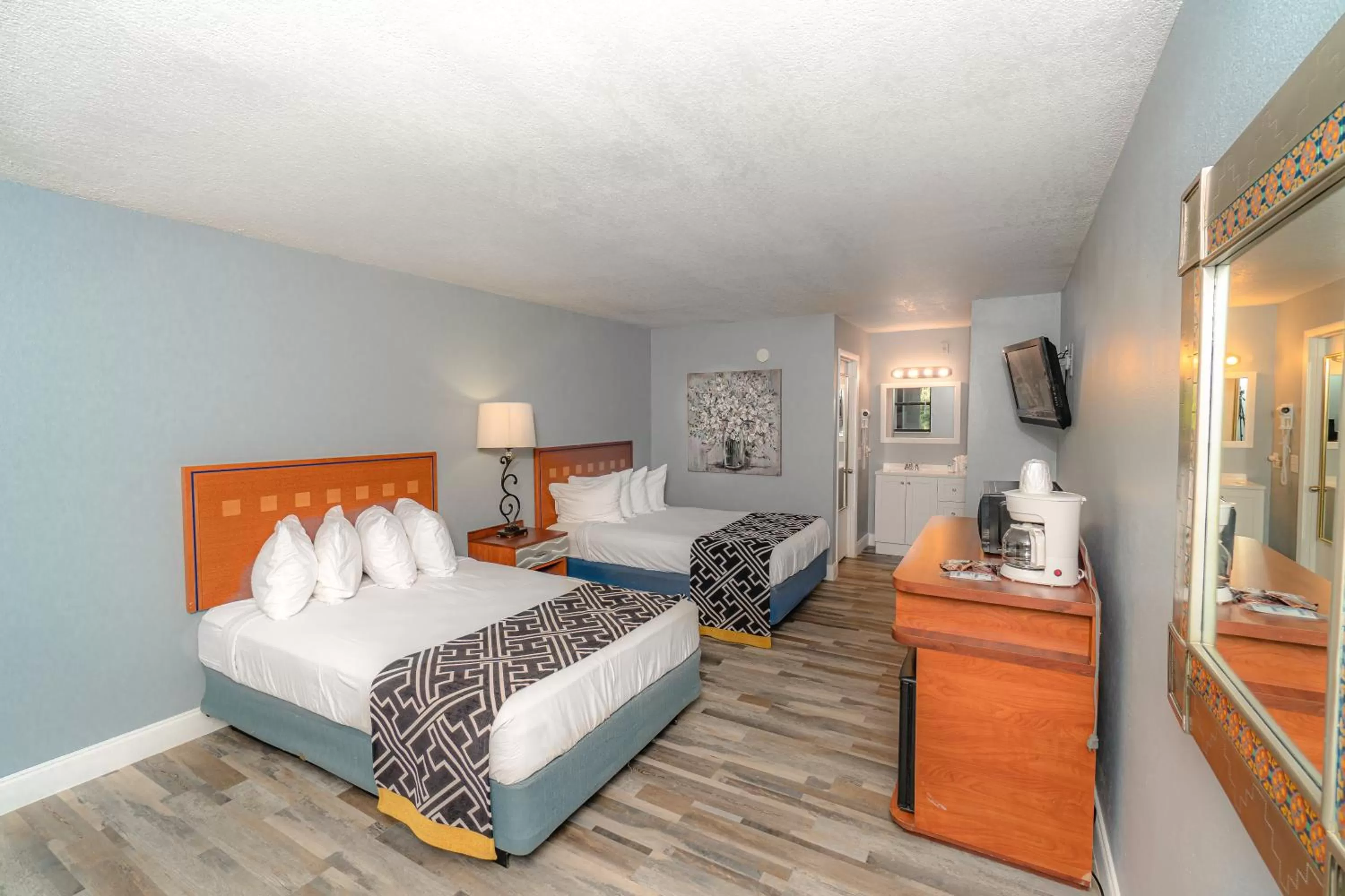 Bedroom, Bed in Sunshine Inn