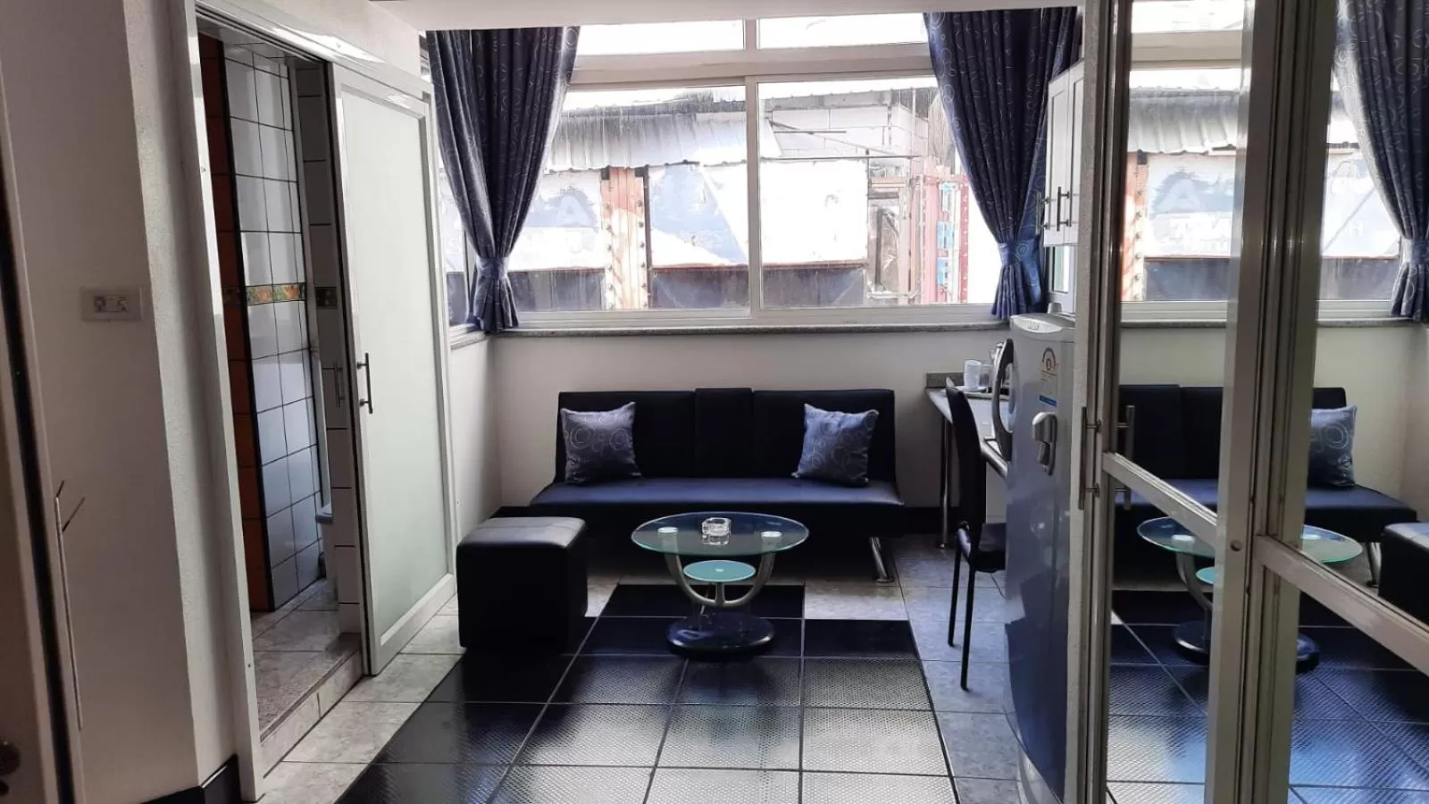 Photo of the whole room, Seating Area in Swiss Food Restaurant and room for rent