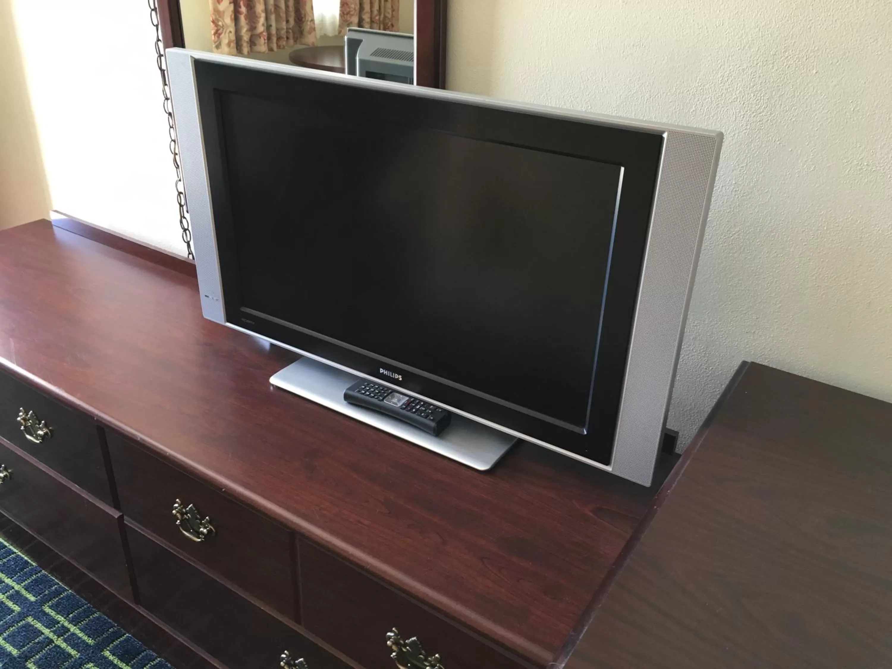 TV and multimedia in Red Carpet Inn - Gettysburg