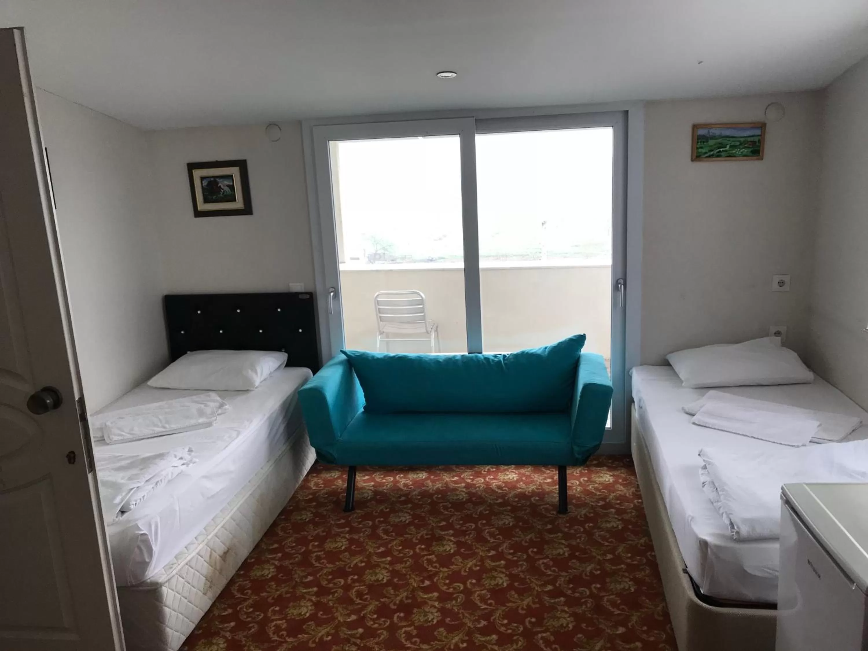 Seating area, Bed in Sakran Hotel