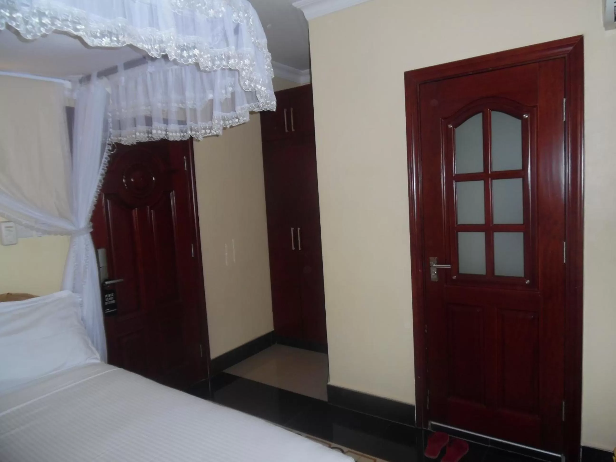 Property building, Bed in Lantana Hotel