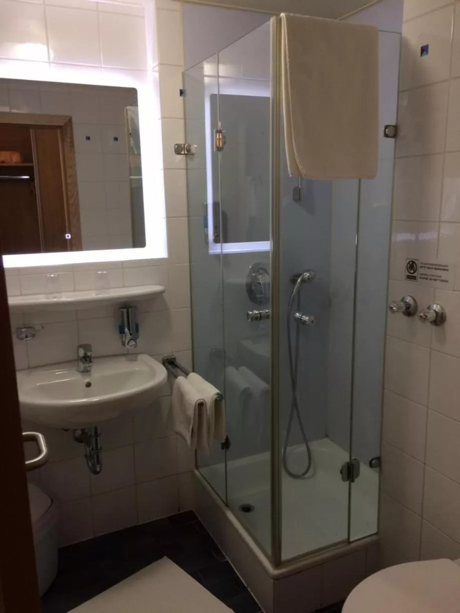 Shower in Isar Hotel