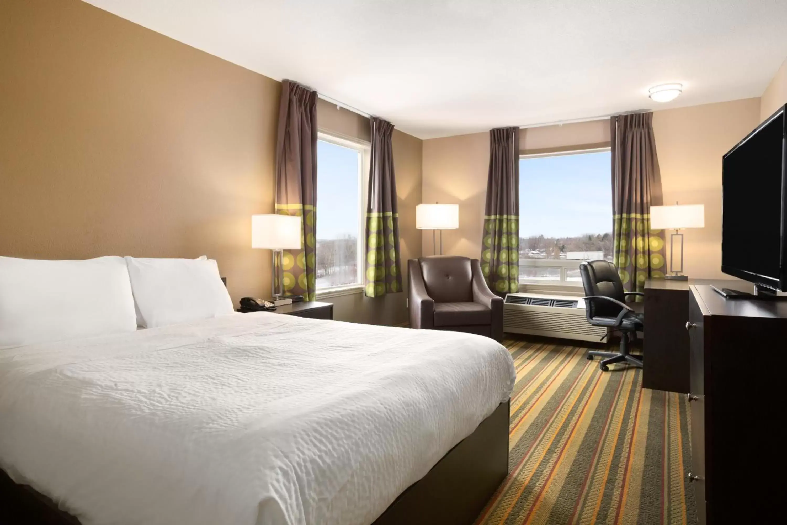 Queen Room - Non-Smoking in Days Inn by Wyndham Woodstock Queen Room - Non-Smoking in Days Inn by Wyndham Woodstock