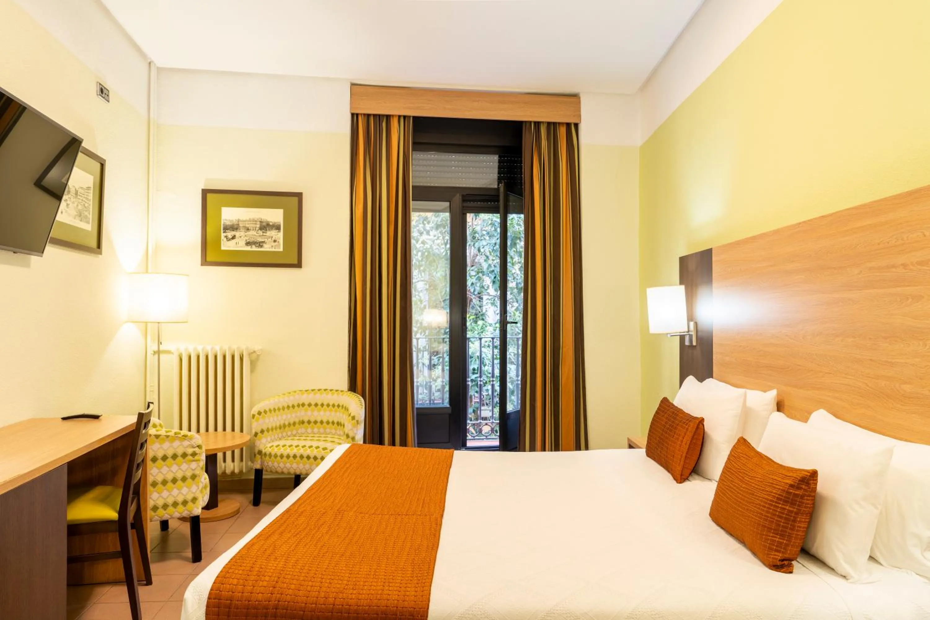 Bedroom, Bed in Hostal Ballesta