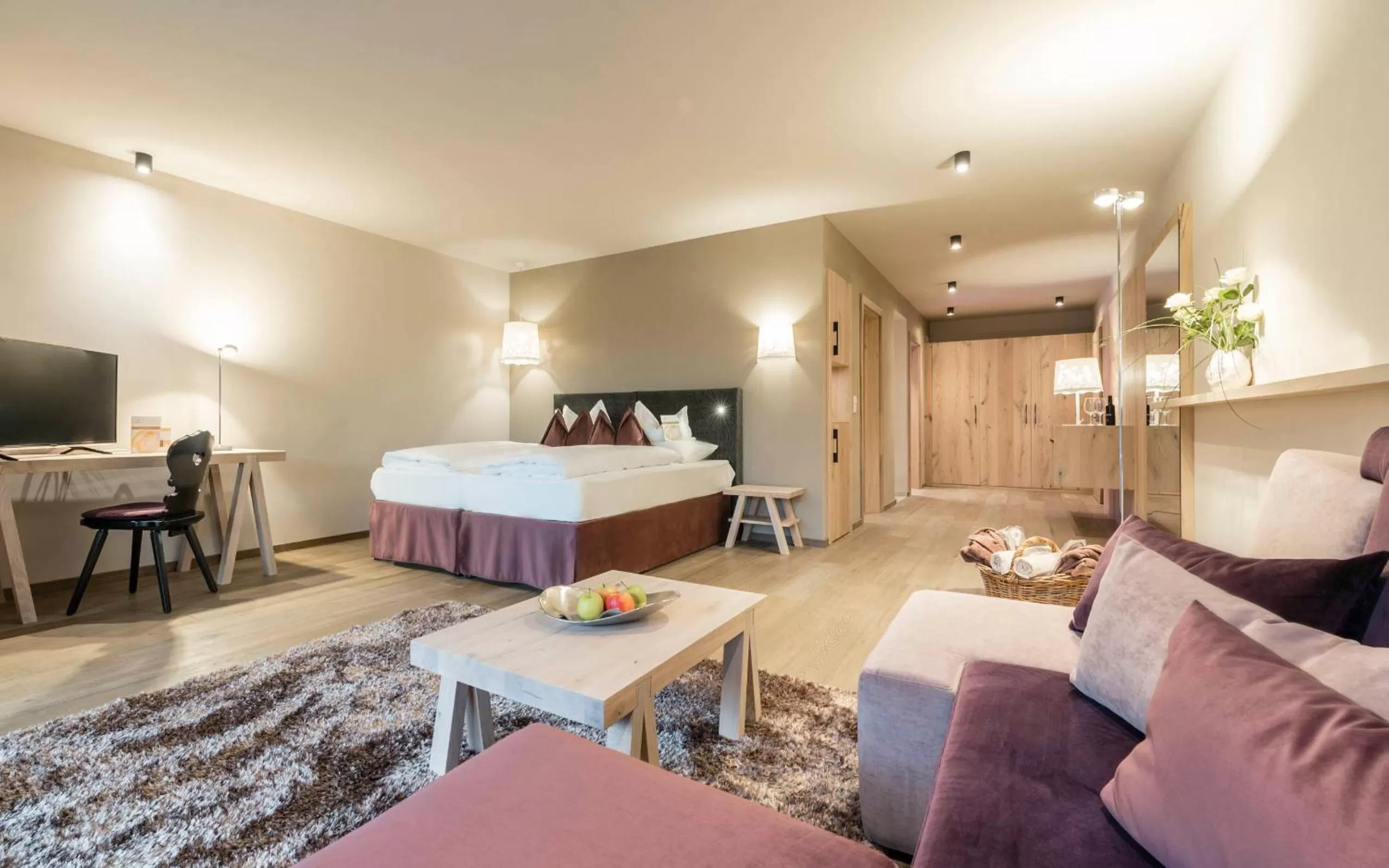 Photo of the whole room, Bed in Hotel Rosengarten (Schenna Resort)