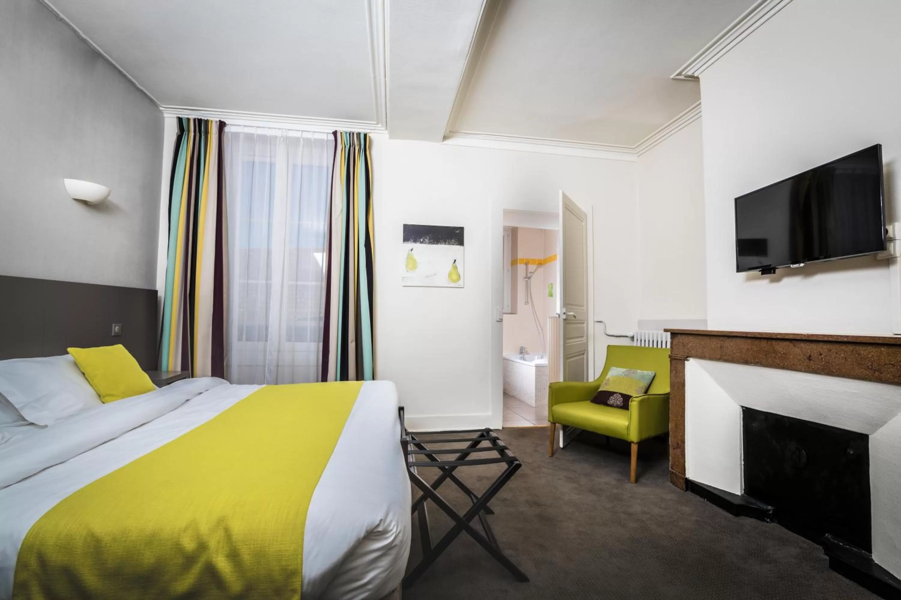 Photo of the whole room, Bed in Best Western Hôtel de France