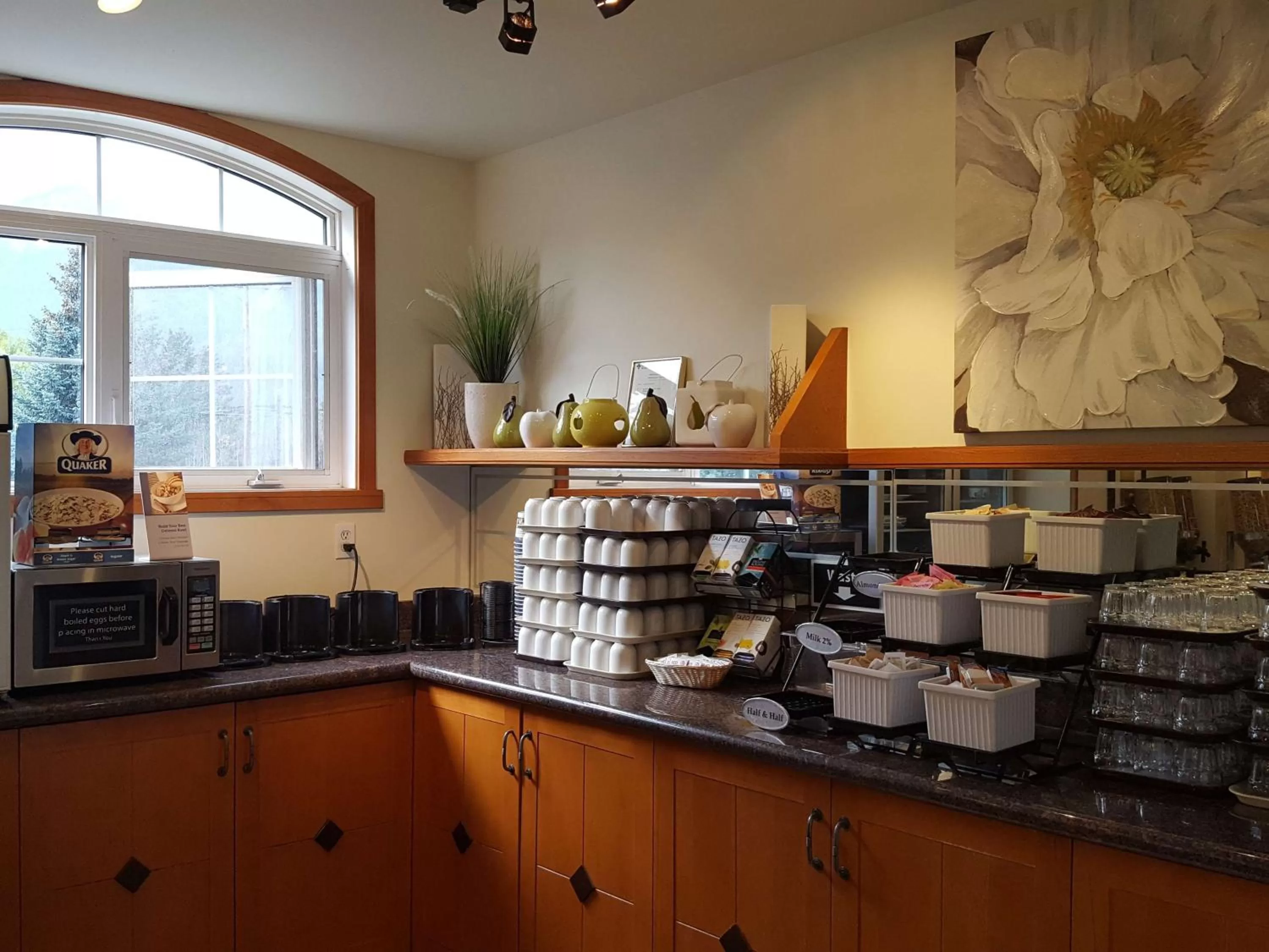 Restaurant/places to eat in Pocaterra Inn & Waterslide