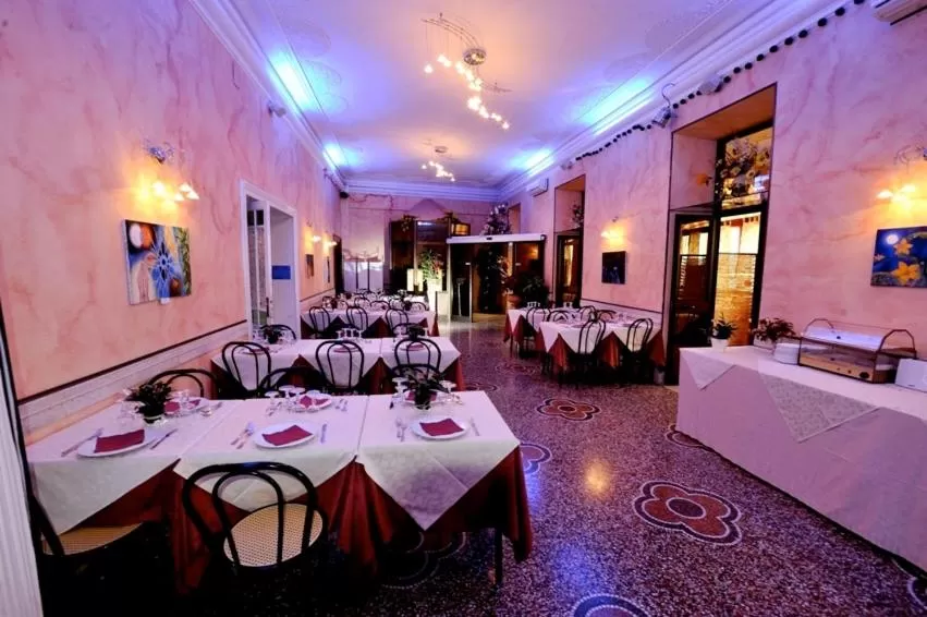 Restaurant/places to eat in Hotel Miramare