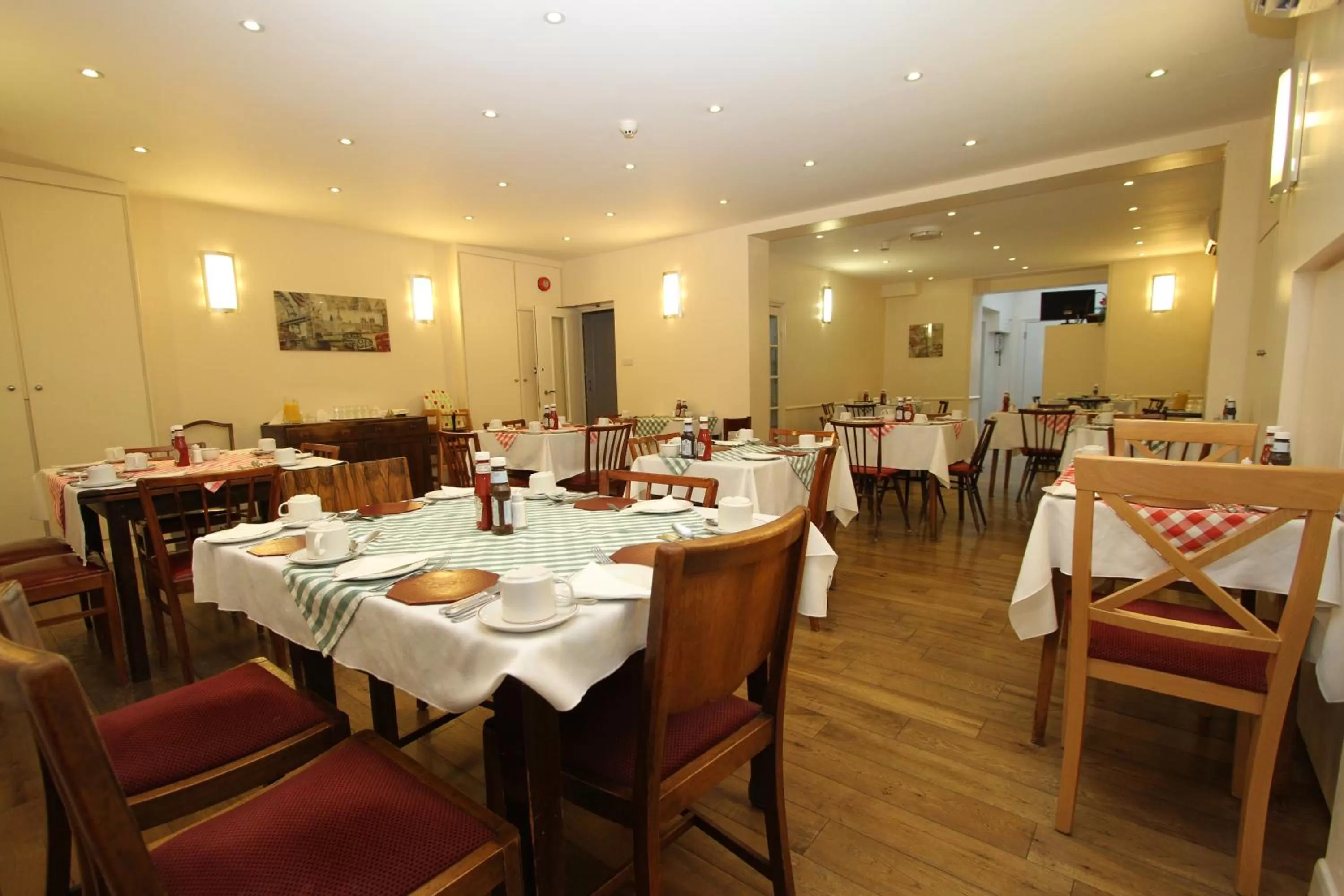 Restaurant/places to eat in Ridgemount Hotel