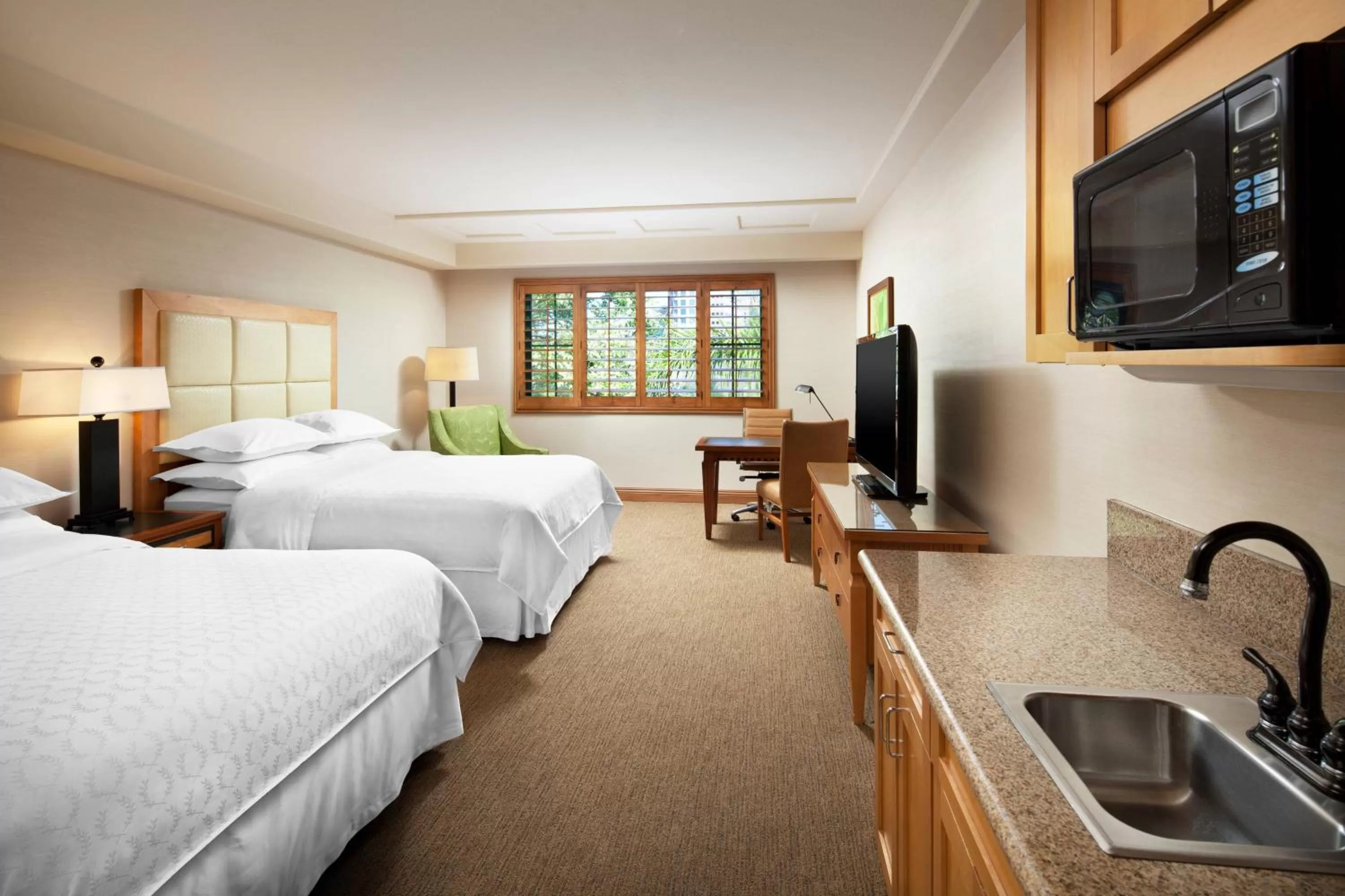 Photo of the whole room, Bed in Sheraton La Jolla