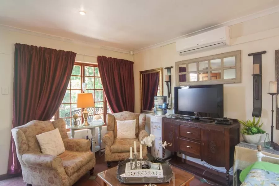 Living room in 79 On Ridge