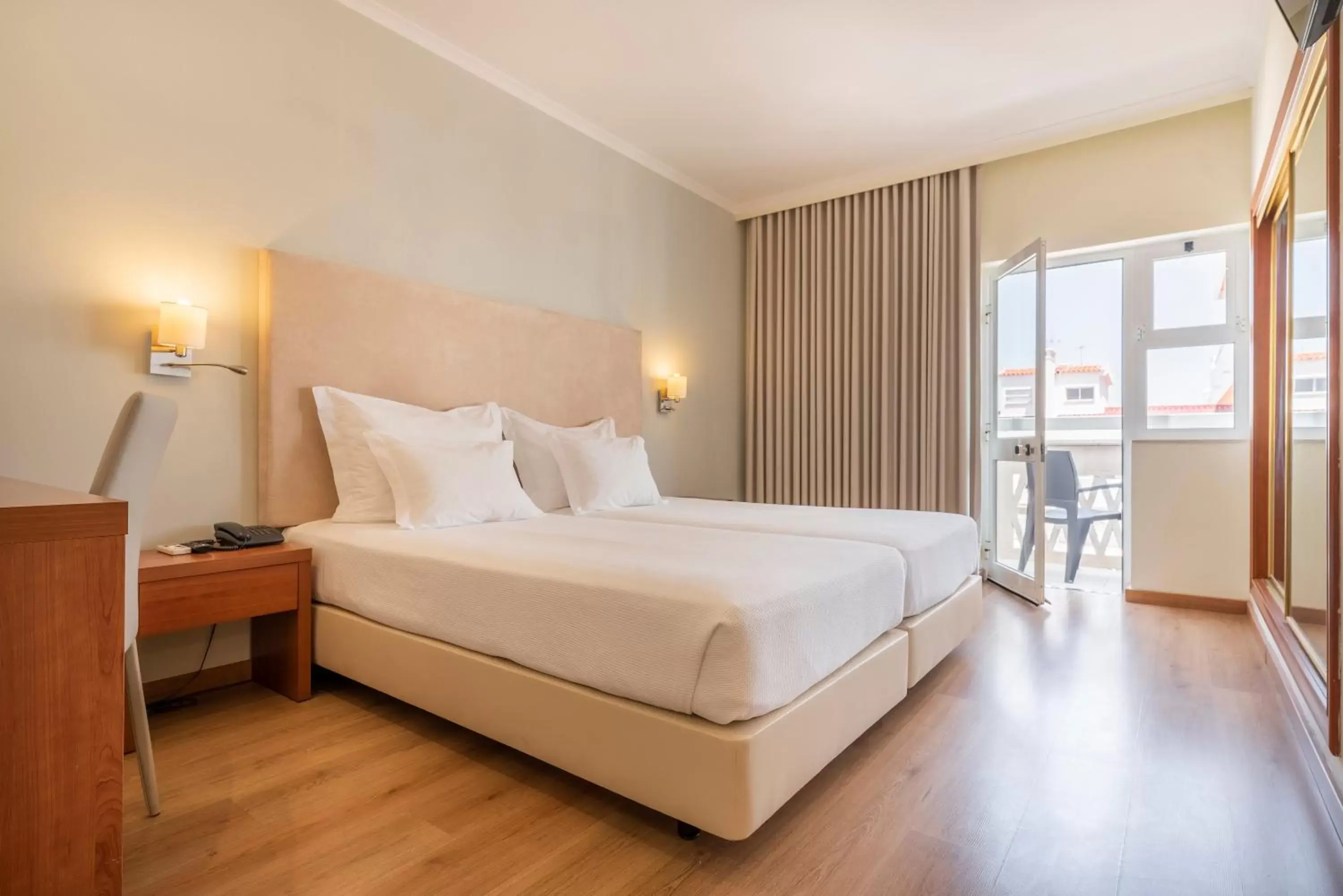 Comfort Double or Twin Room with Balcony - single occupancy in Hotel Baía De Monte Gordo Comfort Double or Twin Room with Balcony - single occupancy in Hotel Baía De Monte Gordo