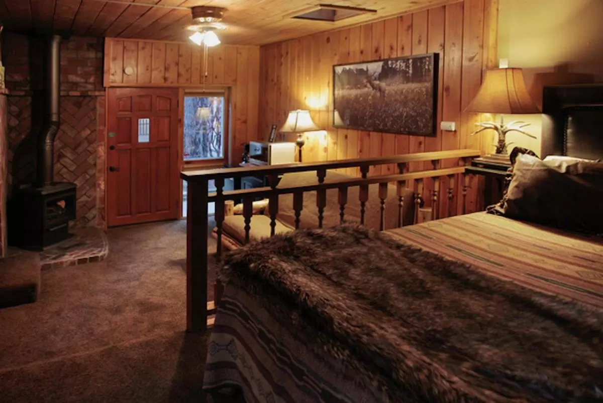 Bed in Silver Pines Lodge