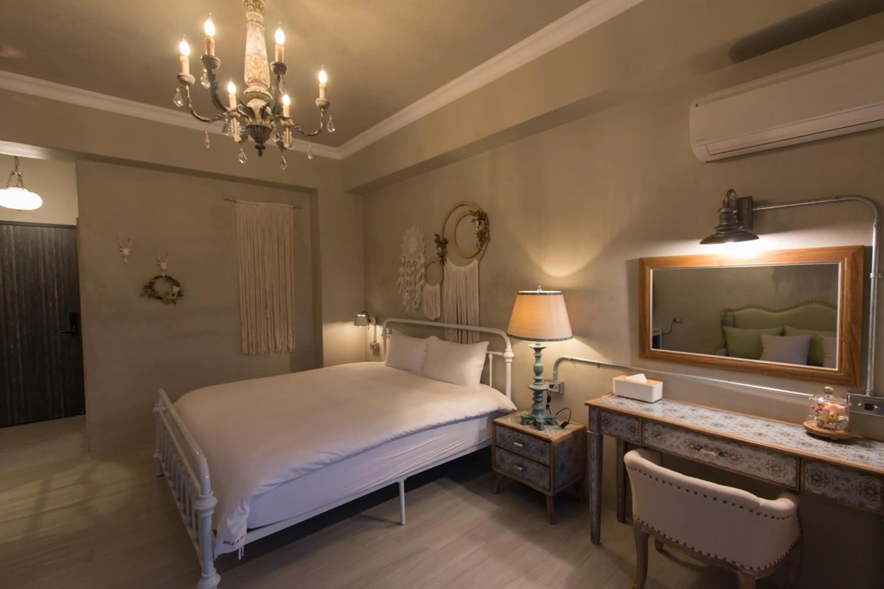 Decorative detail, Bed in We Love Inn