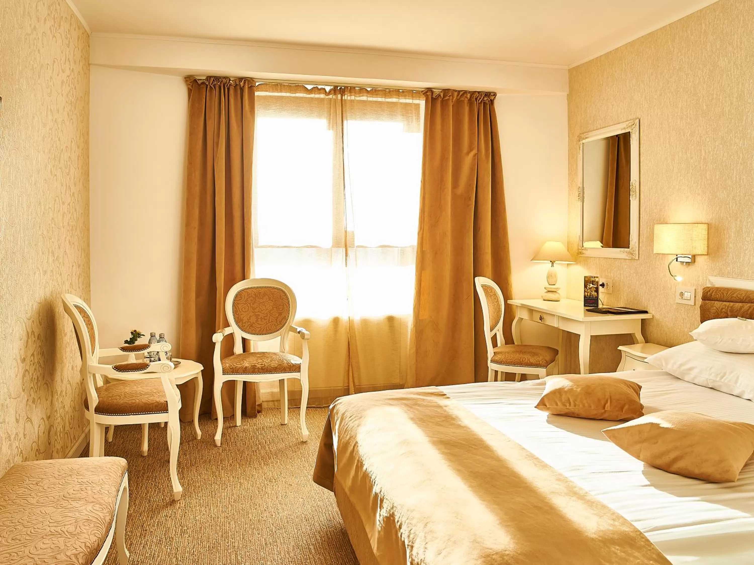 Photo of the whole room, Bed in Continental Forum Tirgu Mures