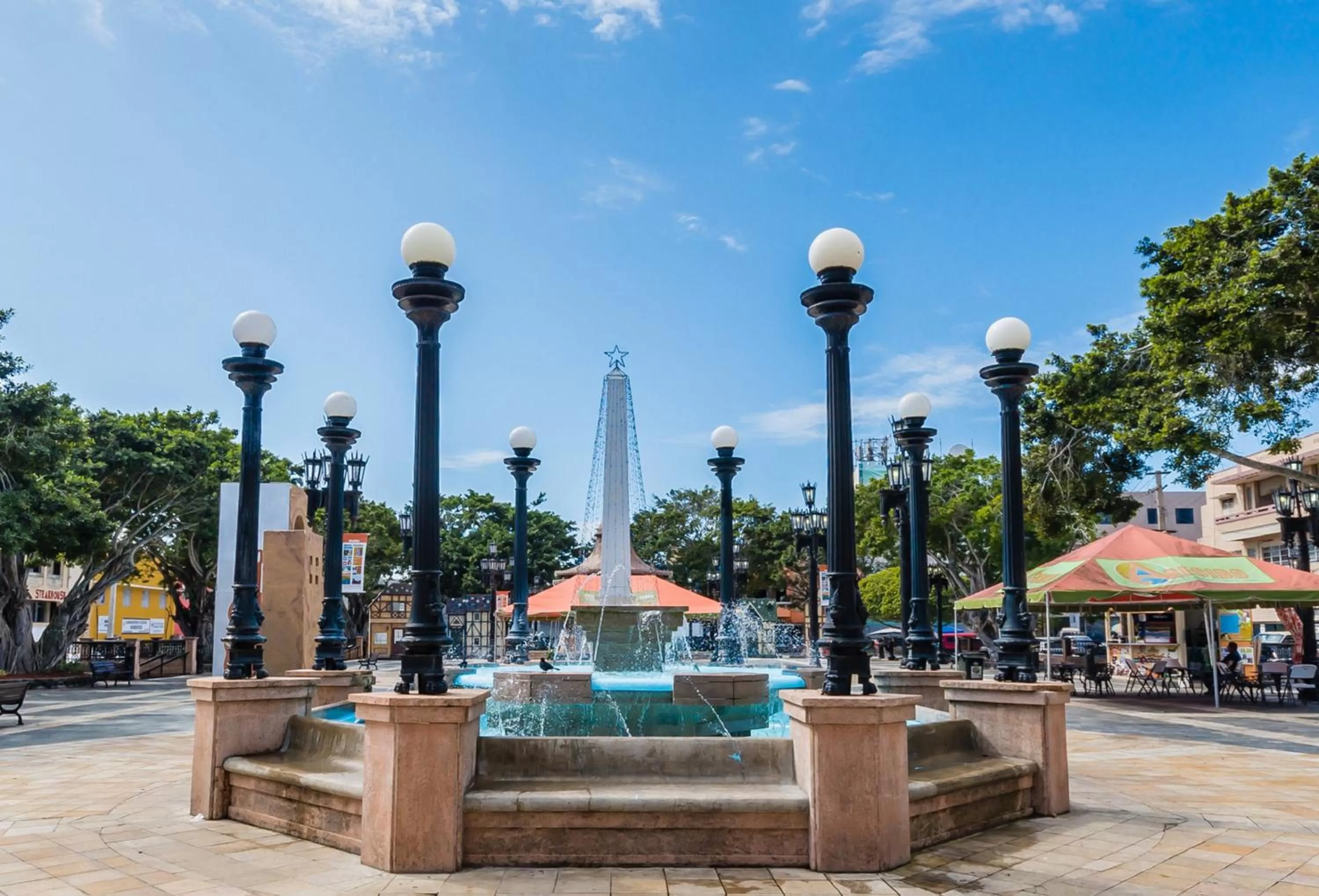 Nearby landmark, Restaurant/Places to Eat in Discovery Inn & Suites at 681 Ocean Drive