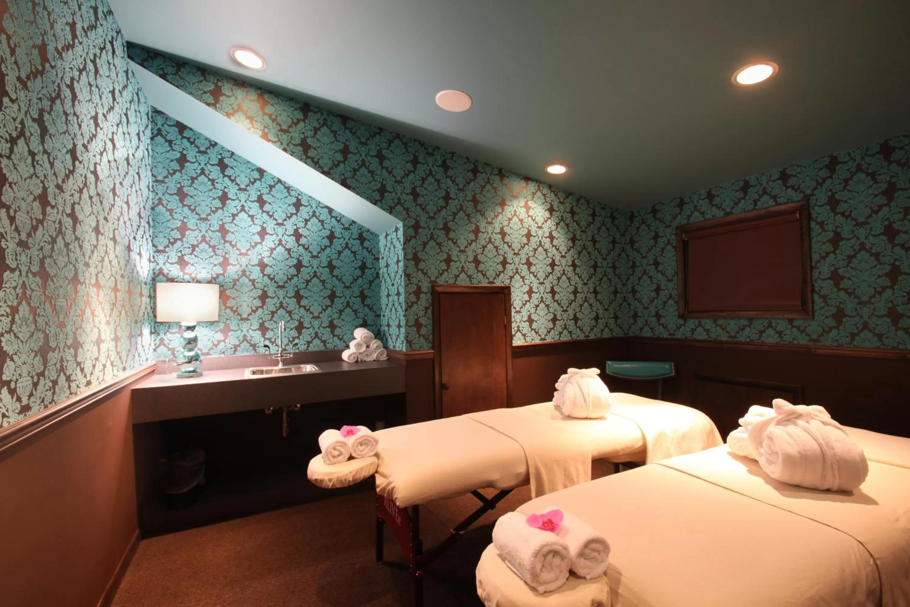 Massage, Bed in The Roxbury