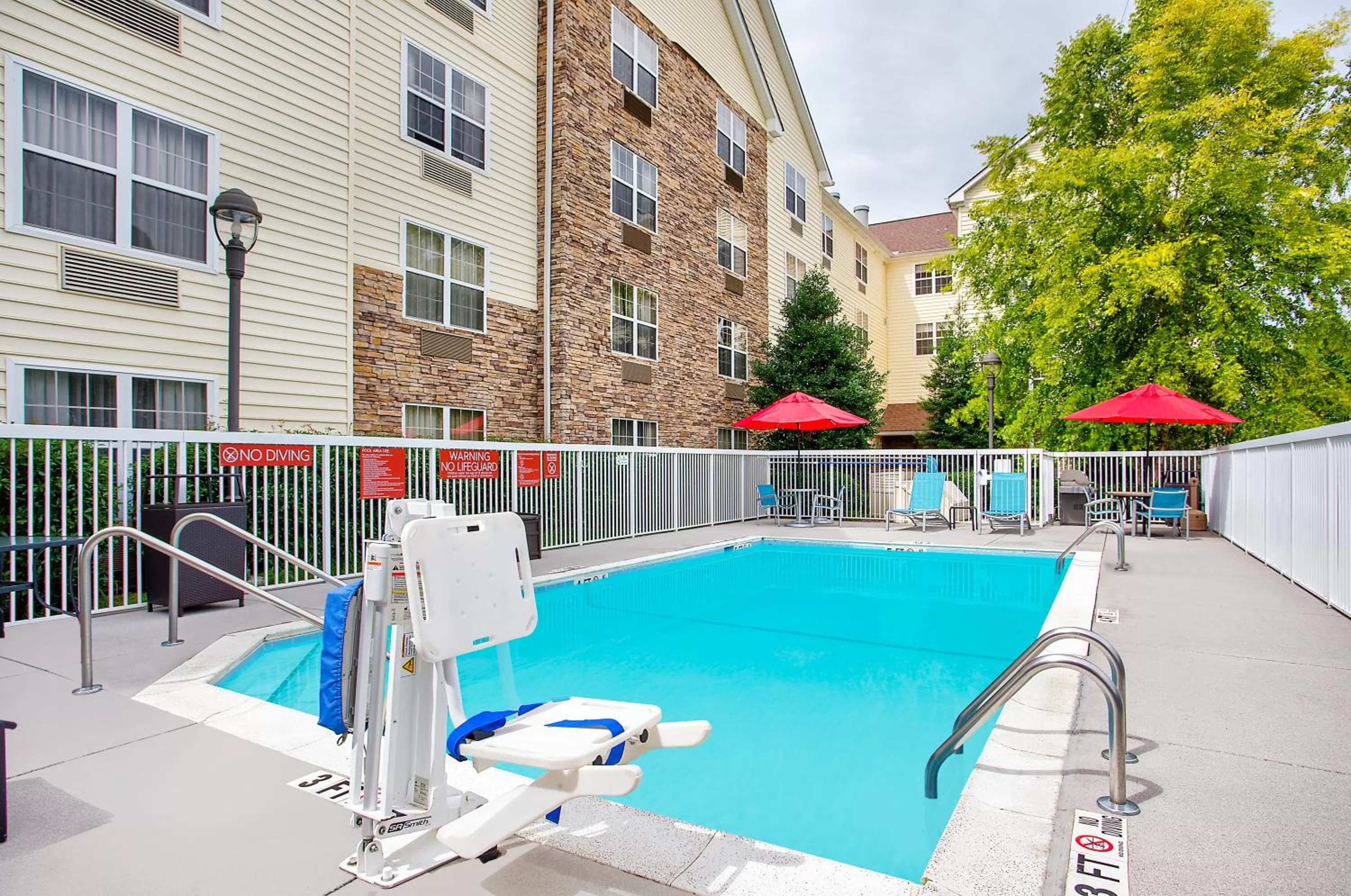 Swimming pool in TownePlace Suites Knoxville Cedar Bluff