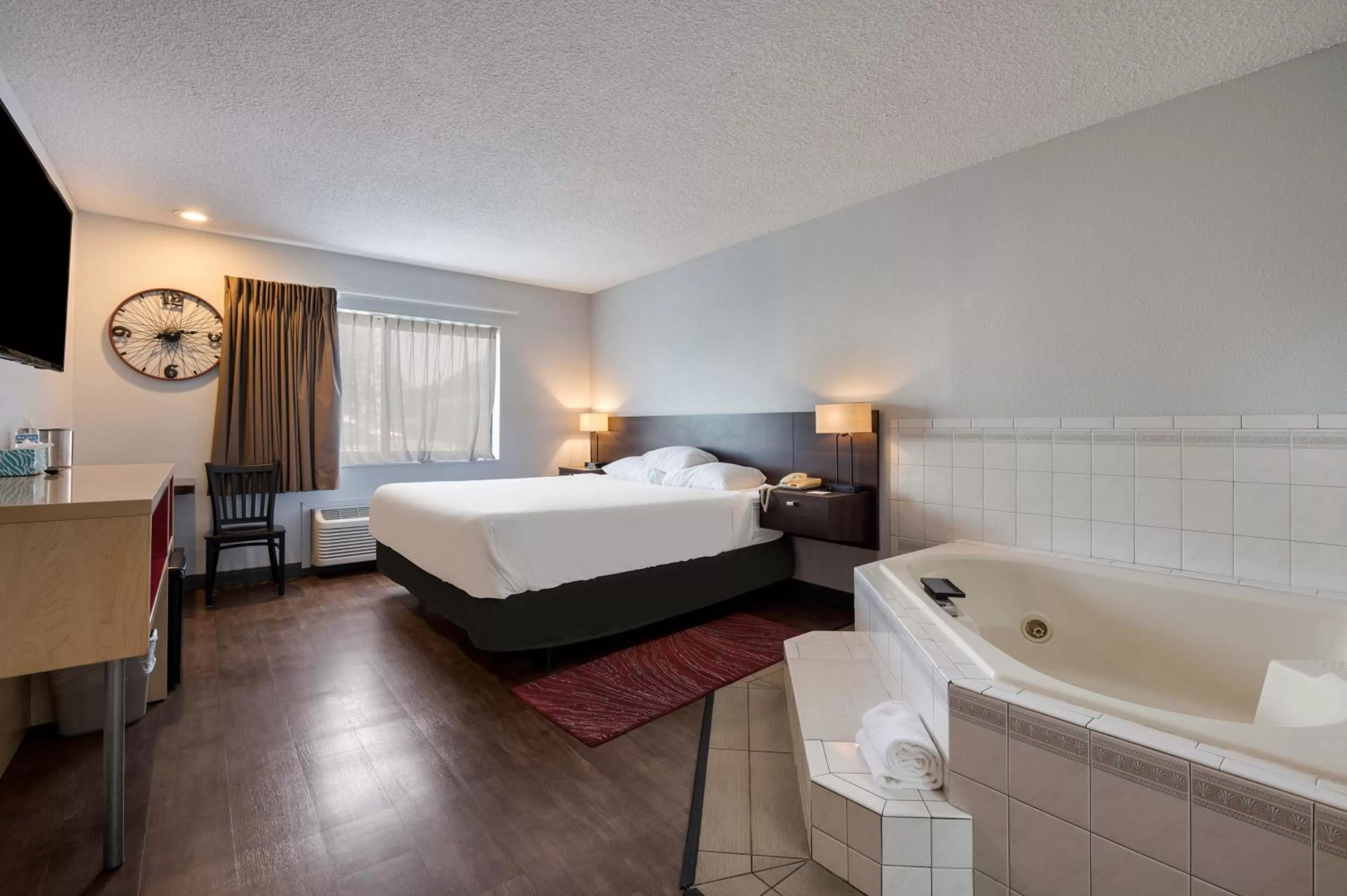 King Suite with Spa Bath in Red Lion Inn & Suites Ontario