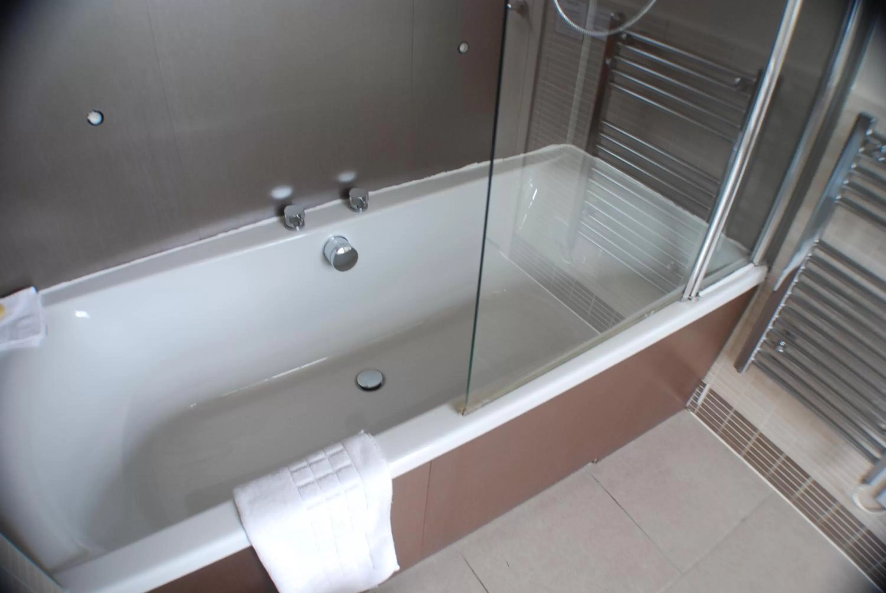 Bathroom in The Salisbury Hotel