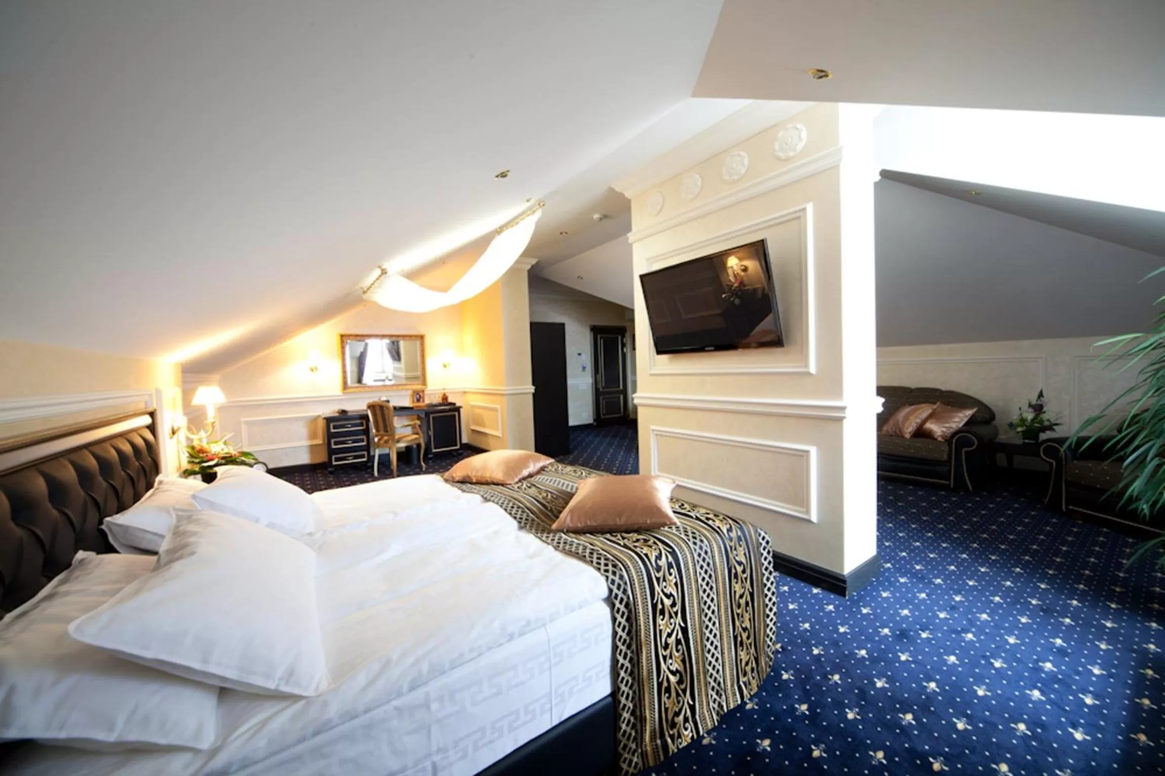 Photo of the whole room, Bed in Villa le Premier Maestro