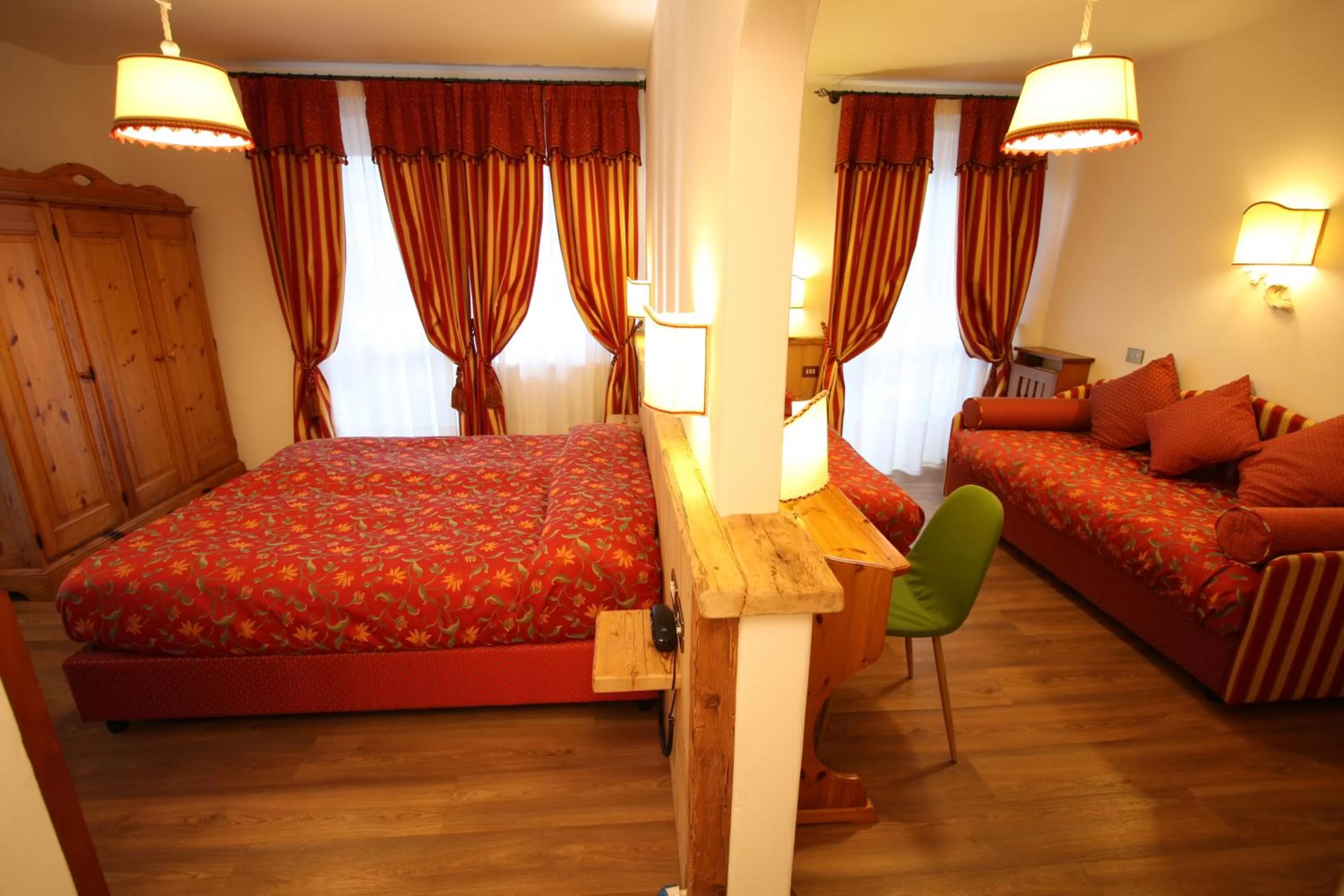 Mountain view, Bed in Hotel Trieste