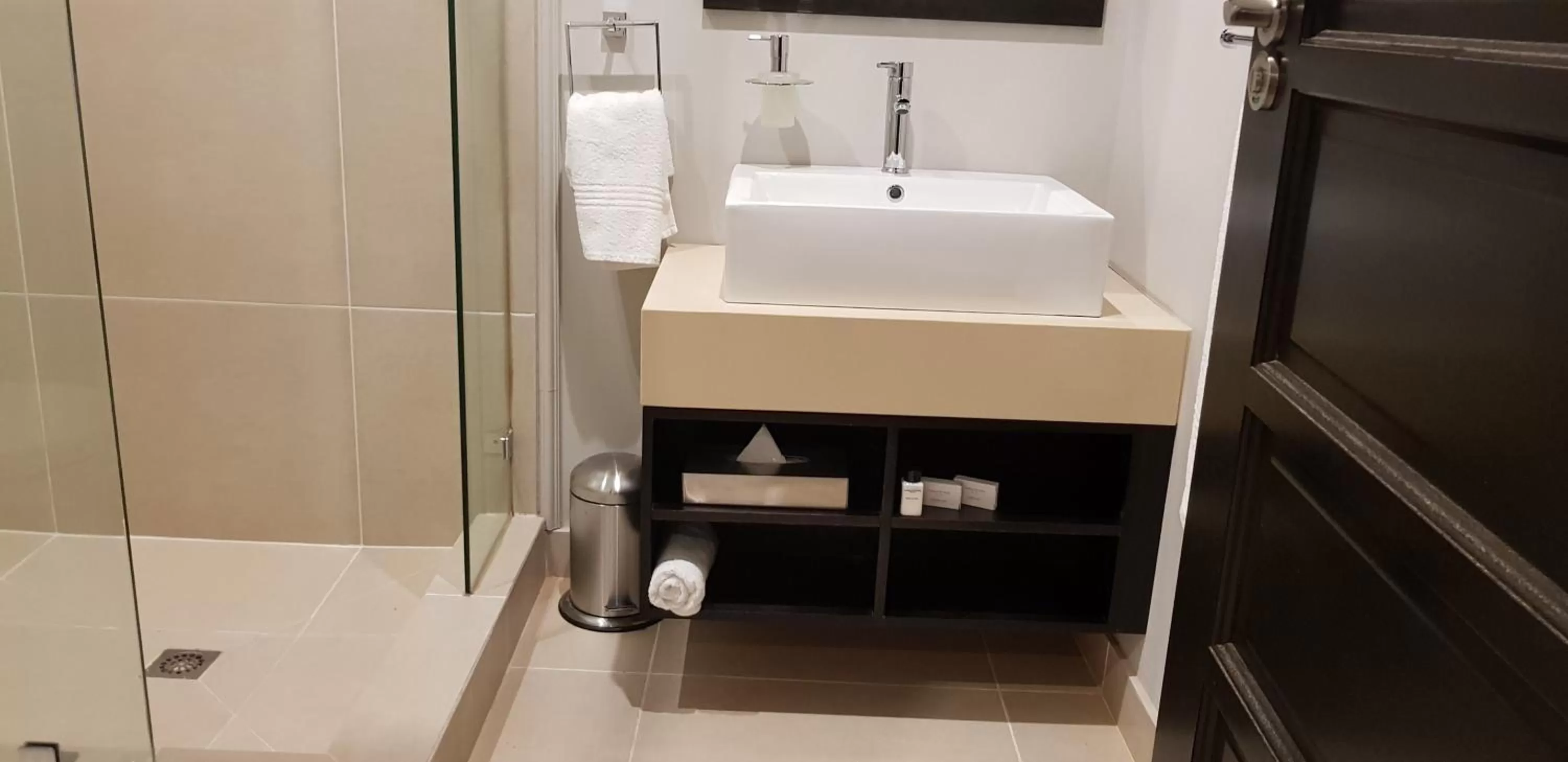 Shower in Endless Horizons Boutique Hotel