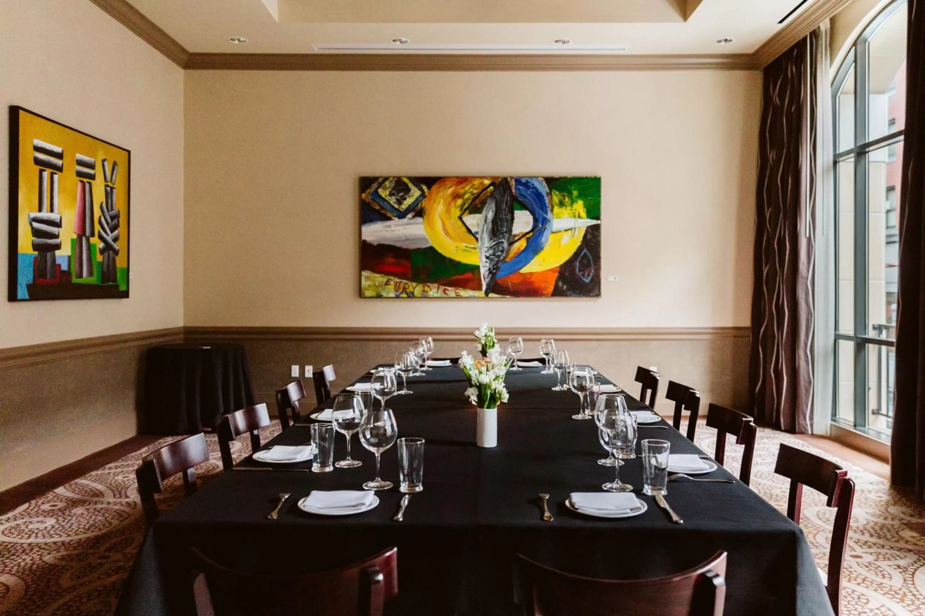 Business facilities in Dossier