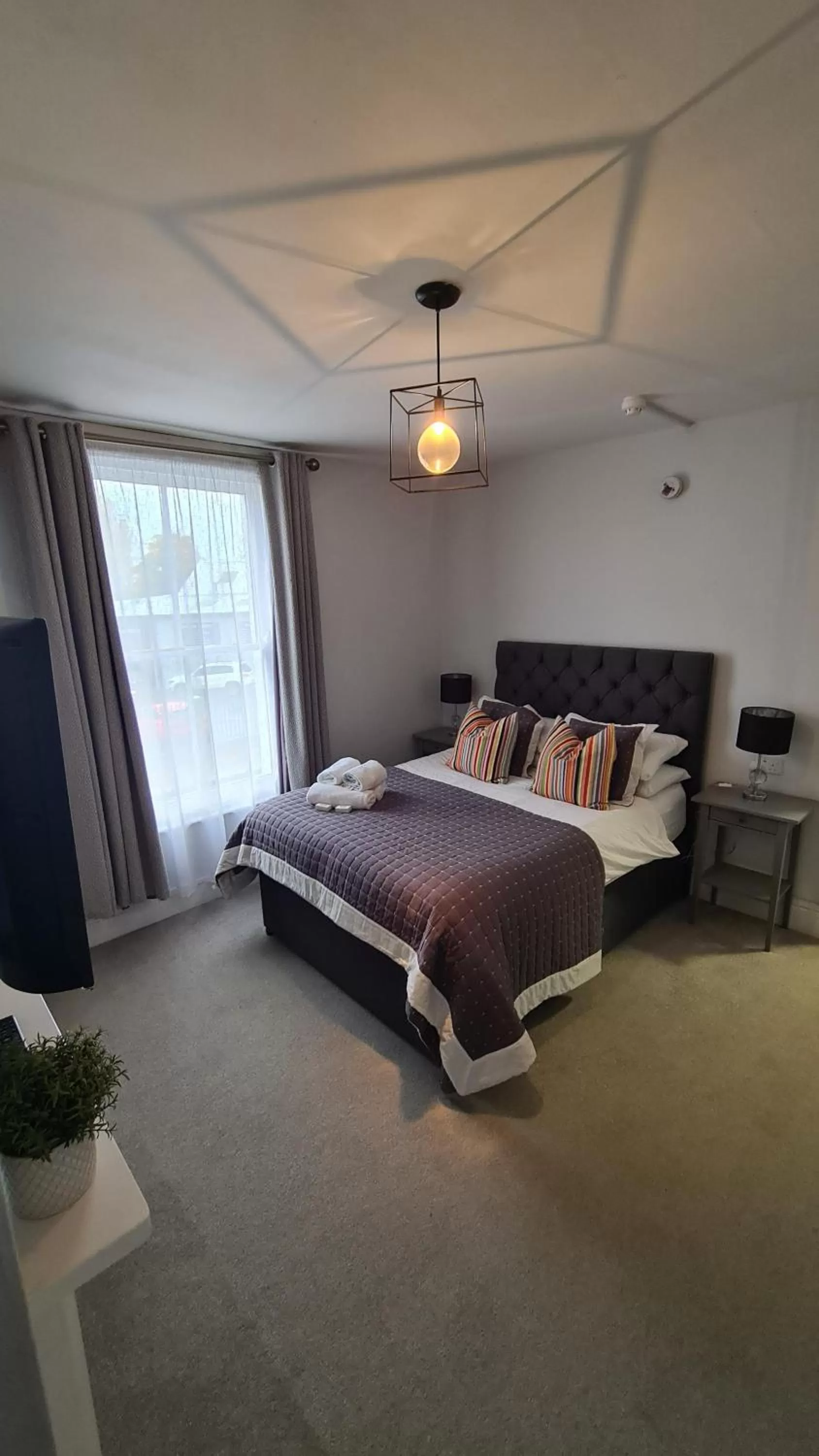 Bedroom in The Albert Hotel