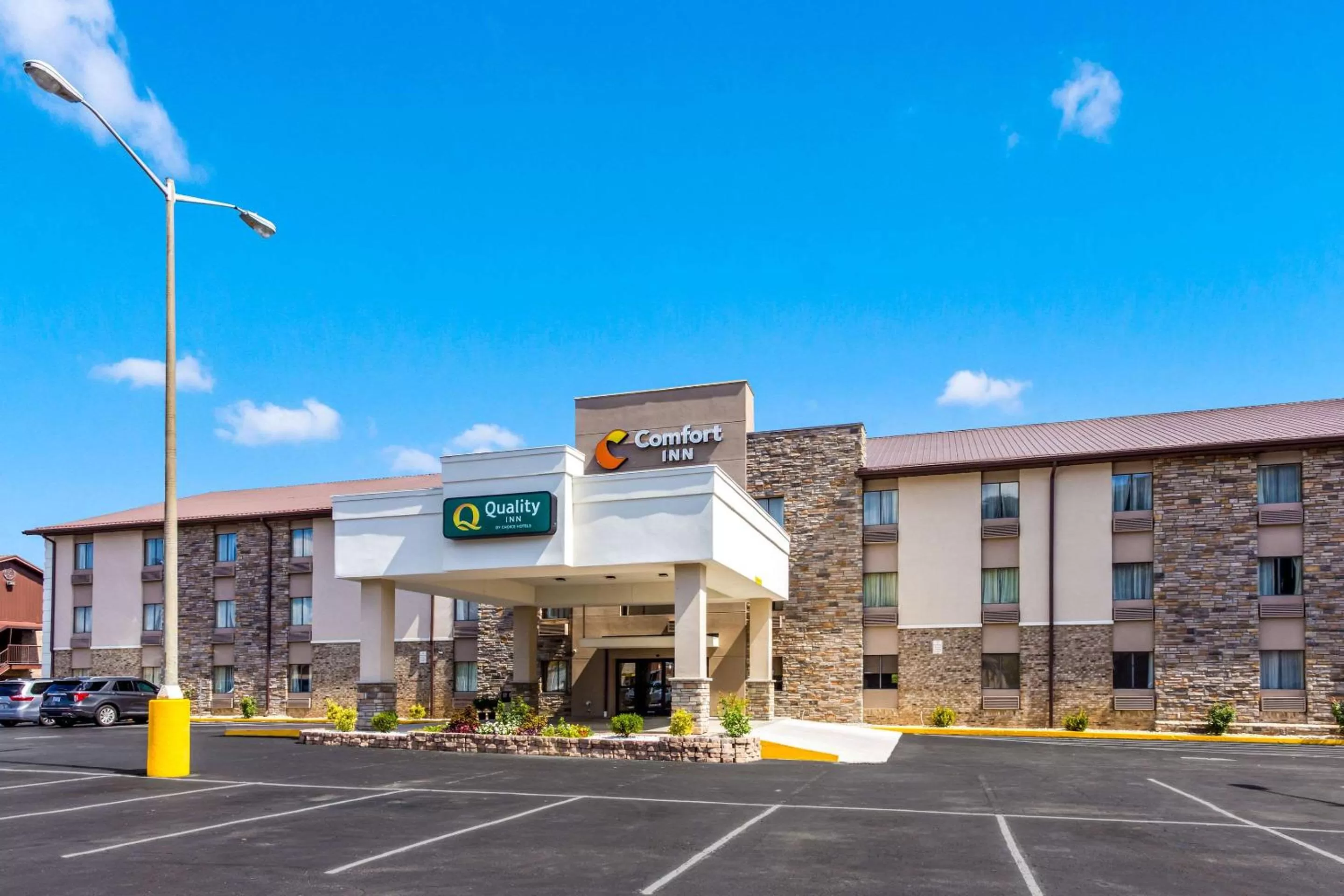 Property building in Quality Inn Charleston South