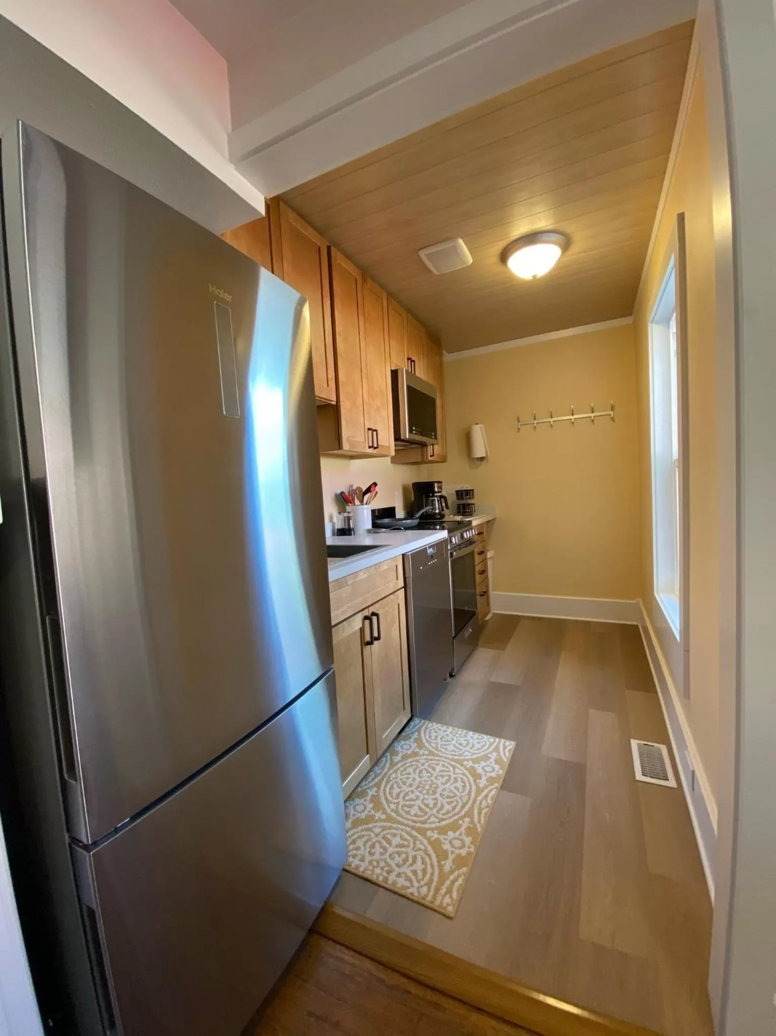 Kitchen or kitchenette, Kitchen/Kitchenette in Goldsmith's River Front Inn